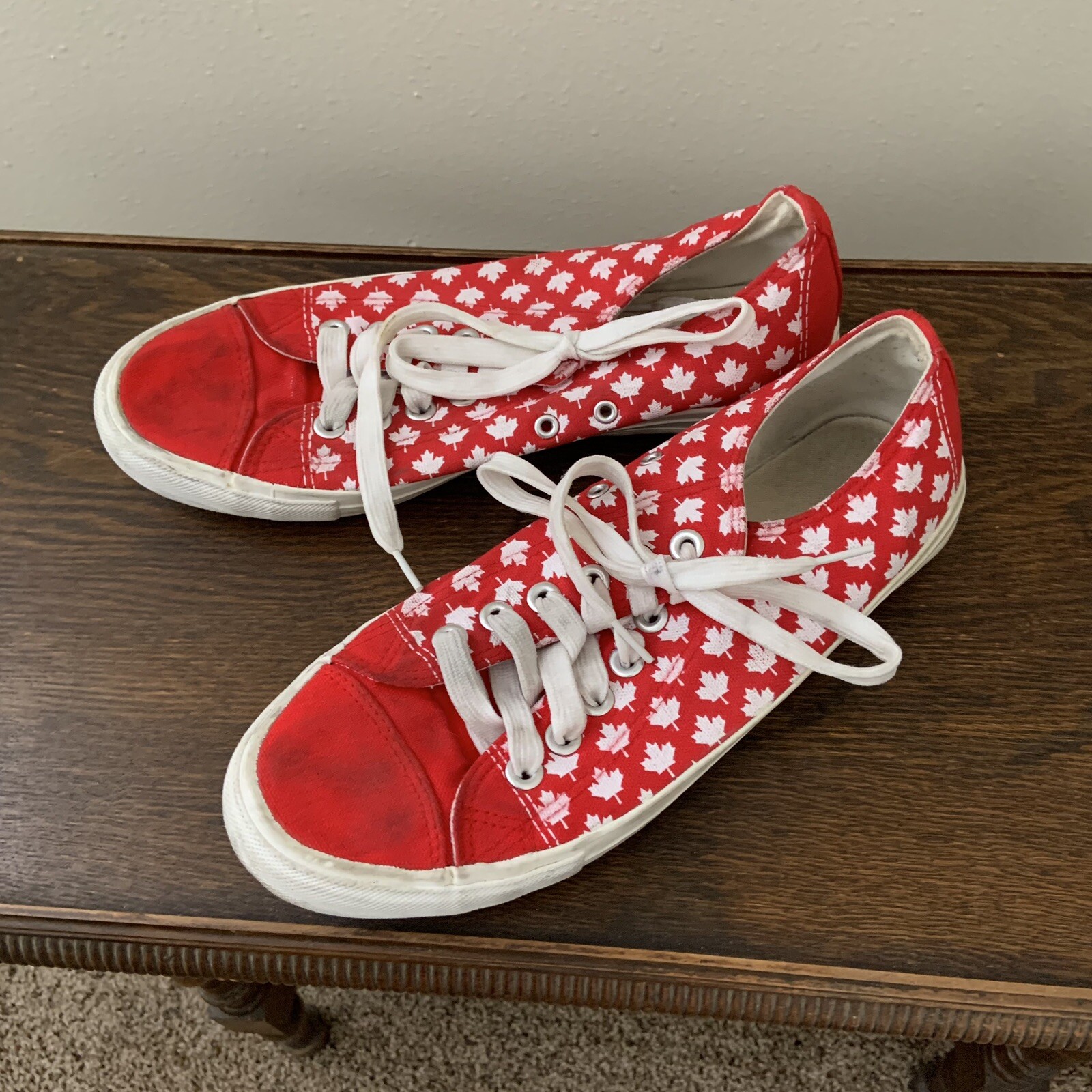 Canada Red & White Maple Print Leaf Sneakers Men’s Size 8 or Women’s Size 10