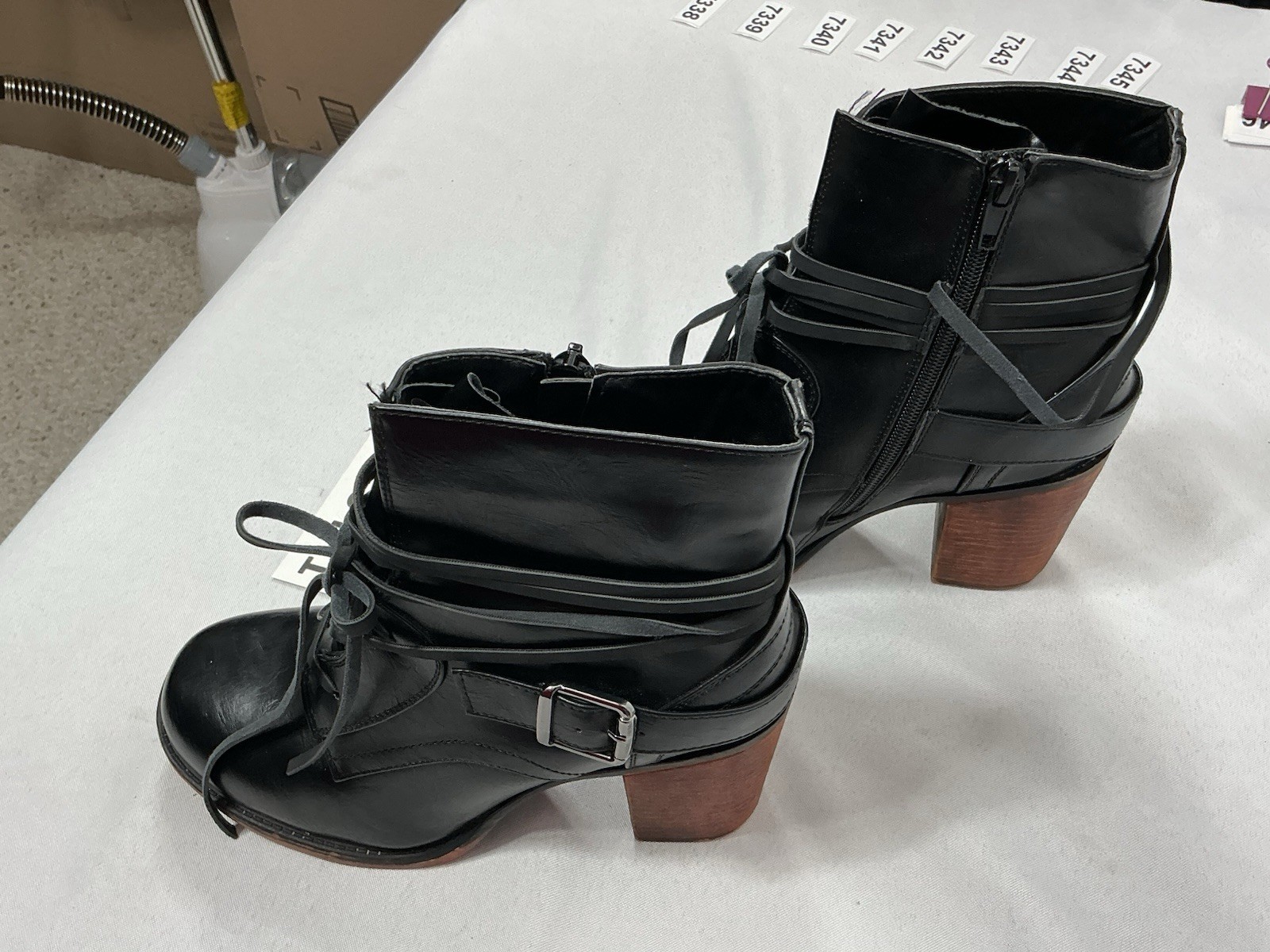 Womans Excellent Condition Celebrity Pink Duke Ankle Boots 7 W Black Block Heel