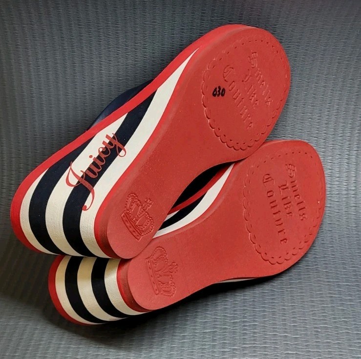 Juicy Couture «Laney» Wedge Thong Vintage Y2K Gold Apple J263000 Red Sz 8 RARE