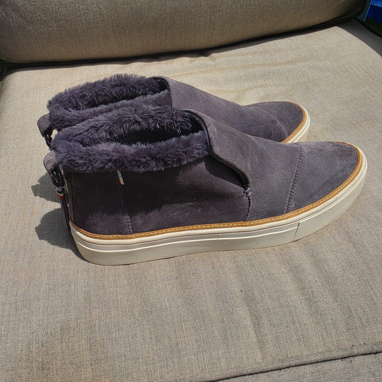 TOMS Women’s Gray Suede Faux Fur Lined Slip-On Ankle Bootie Round Toe 10