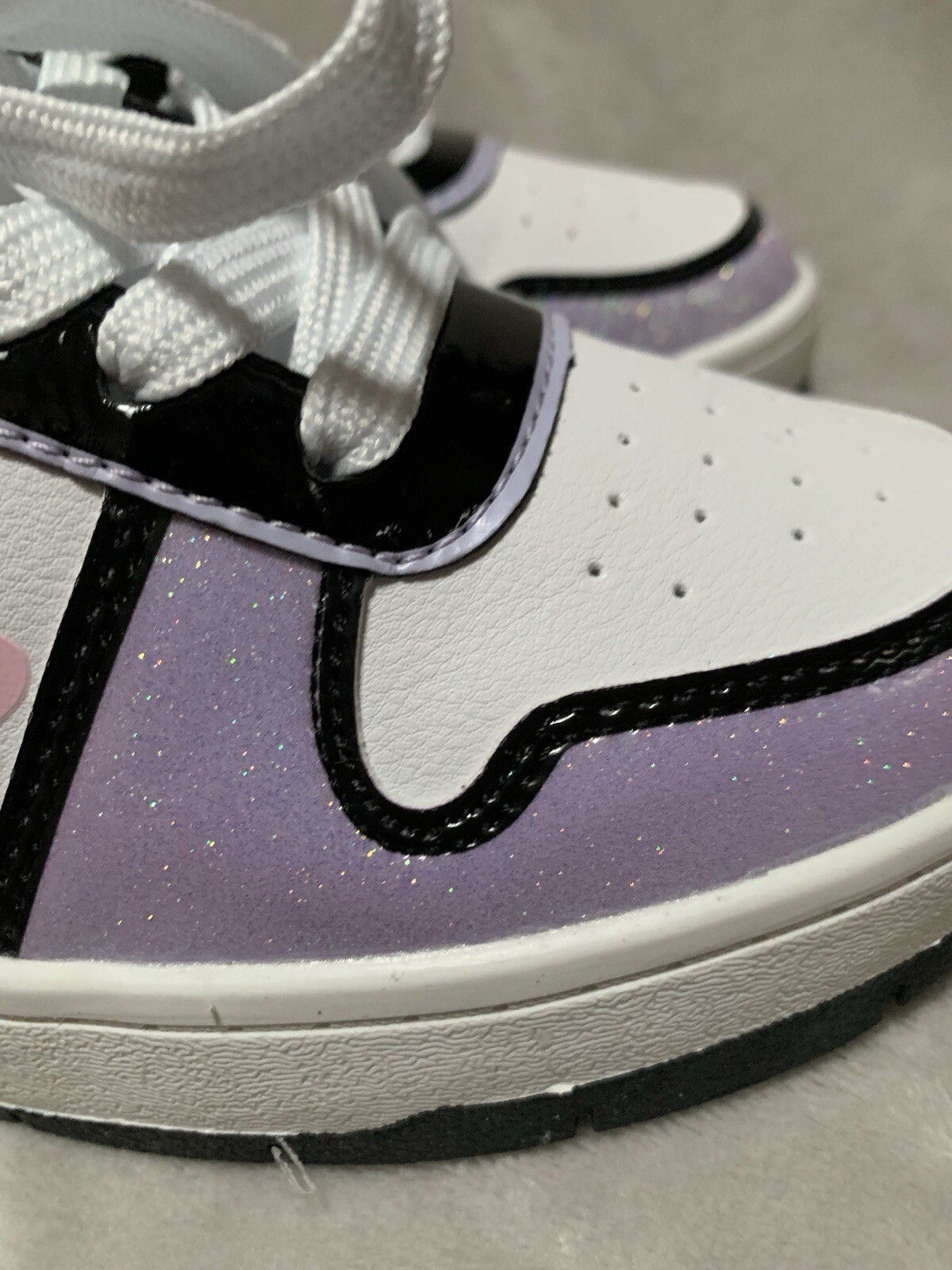 NEW Hello Kitty Women’s Lavender Sparkle Lace-Up Court Sneaker Shoes Size: 6