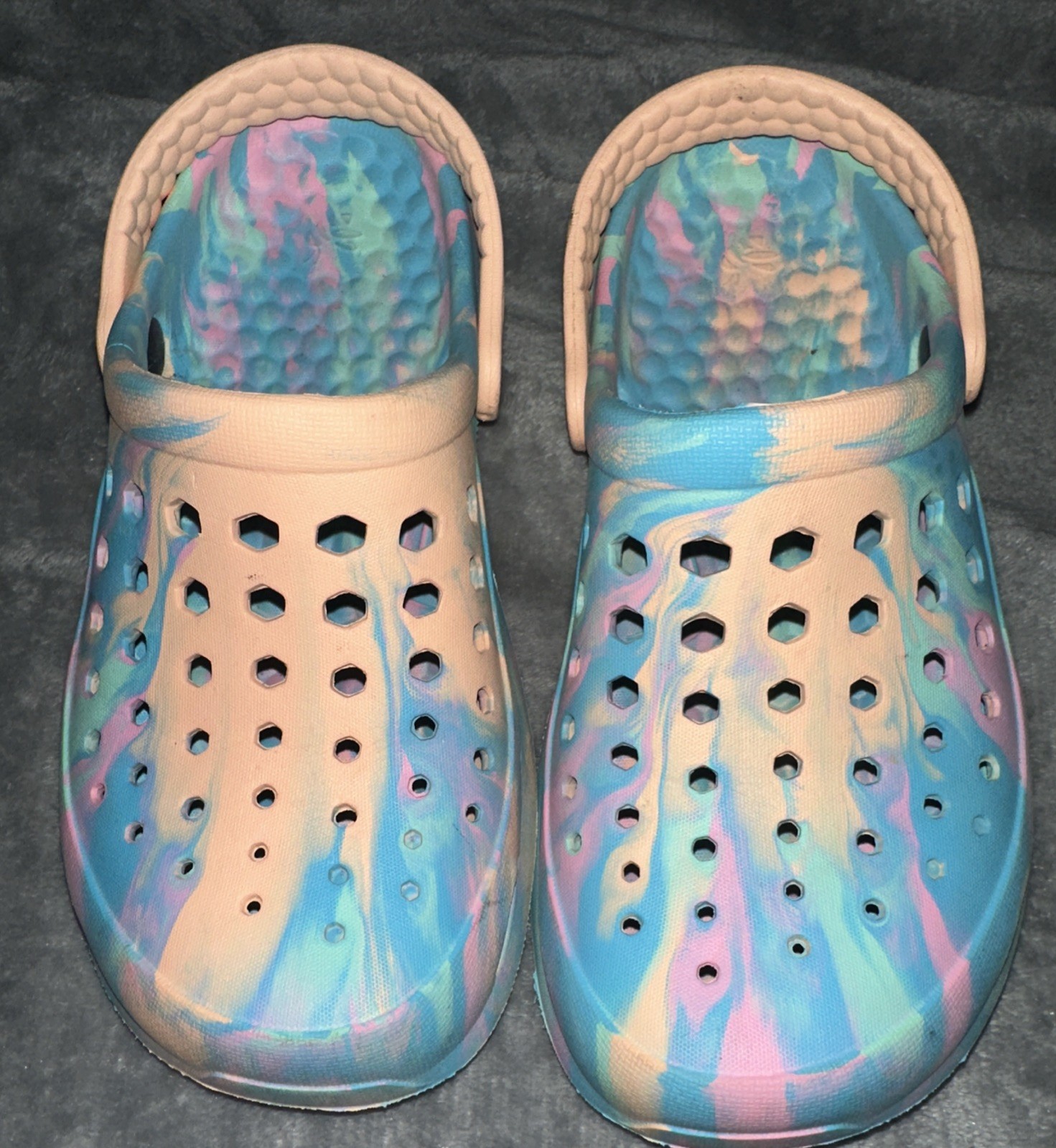 Women’s Size W6Comfy Joybee Clogs, Pink & Blue Tye dye Color