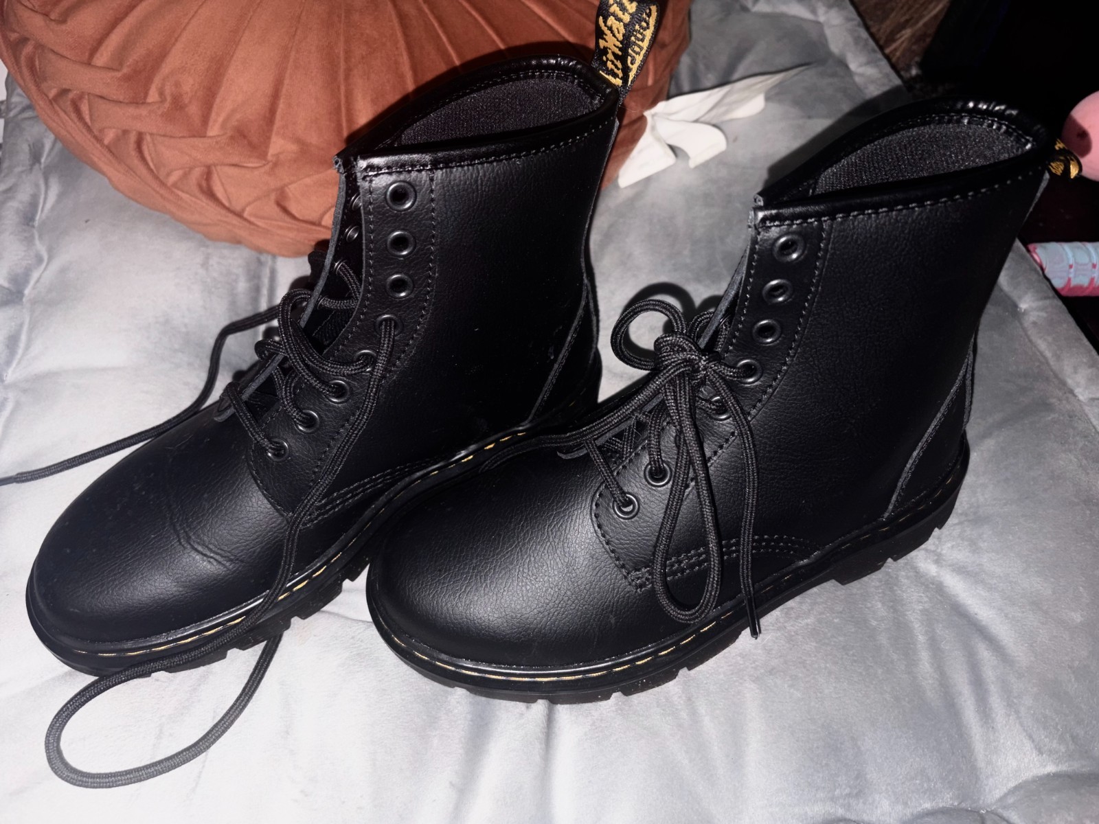 Dr Martens Apprile 8 Eye Size 7 Women’s Boots
