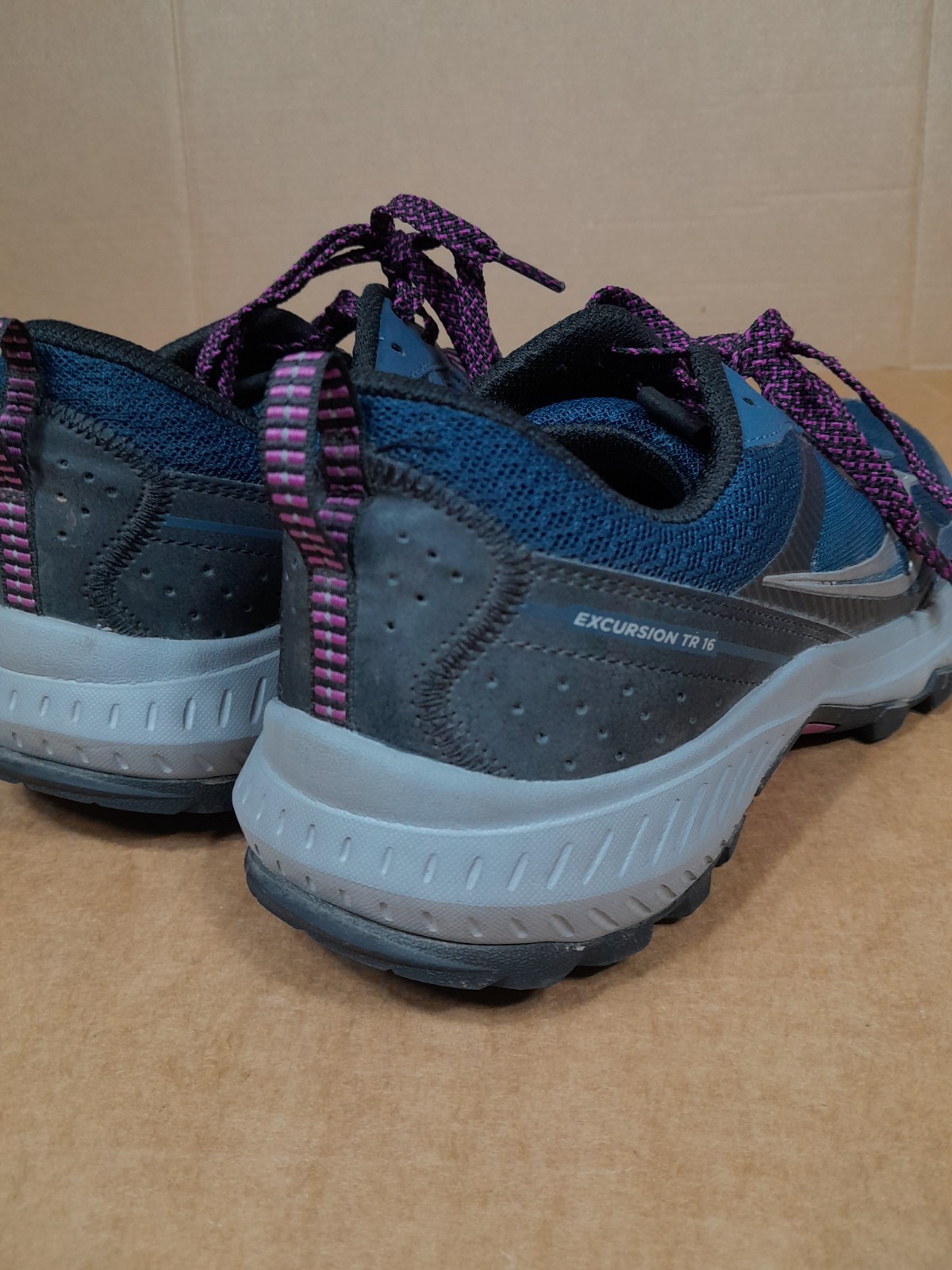 Saucony Excursion Hike Sneaker Women Sz 0.5 Used NO INSOLES