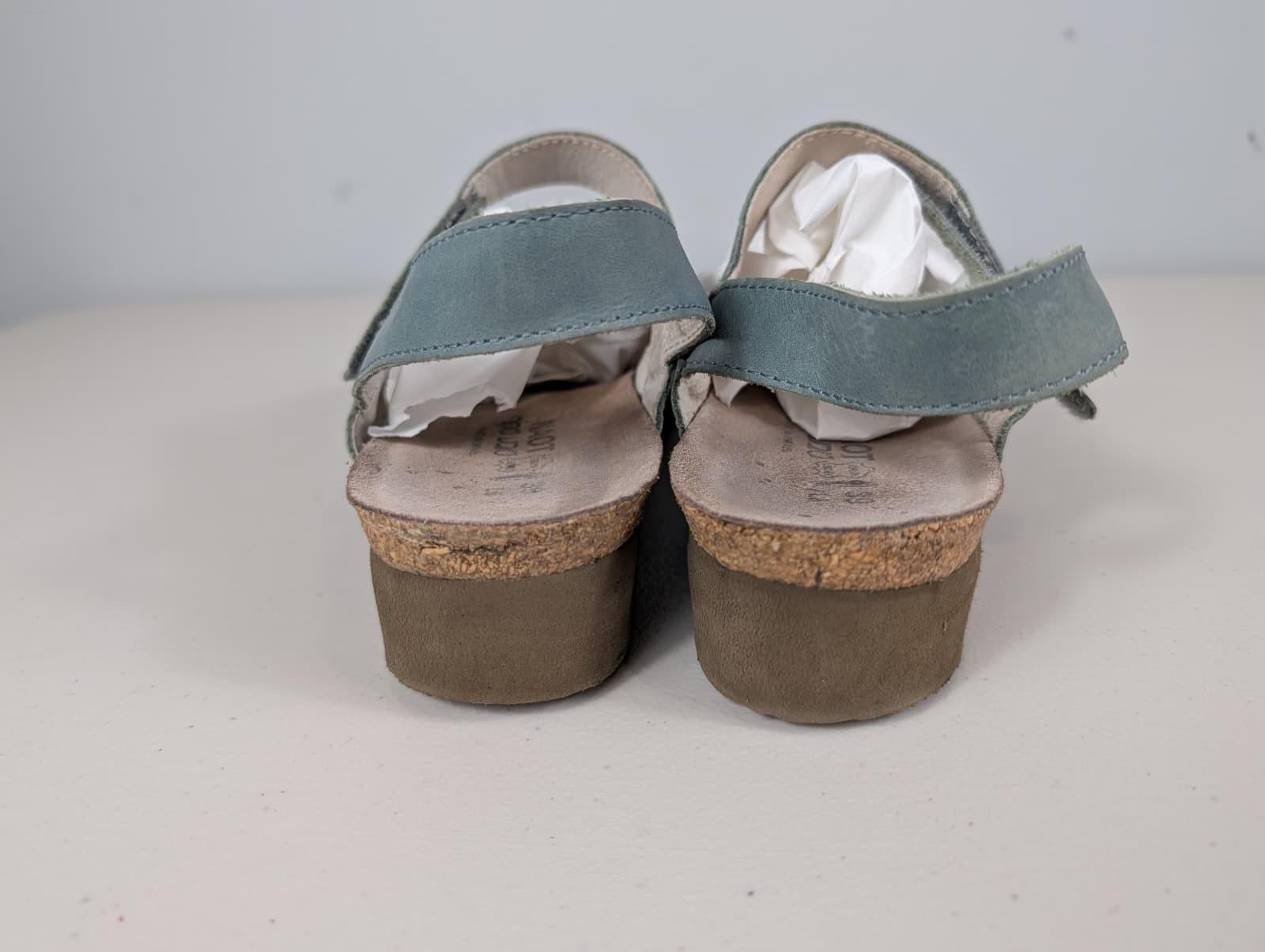 Naot Women’s Kayla green leather sandals size 8