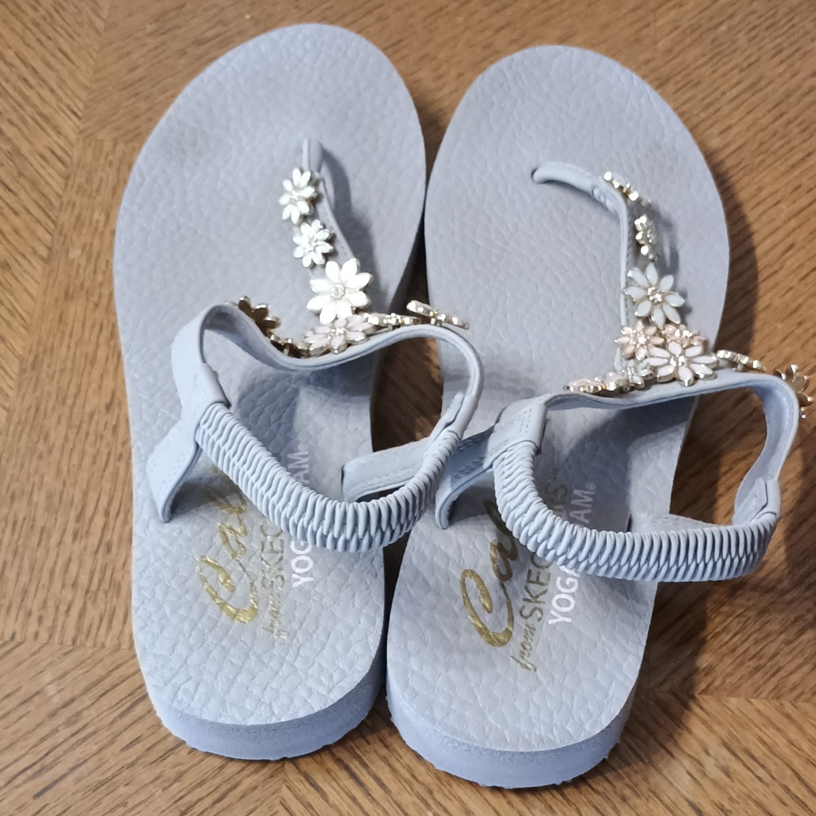 Skechers Yoga Foam Thong Cali Sandals Size 9