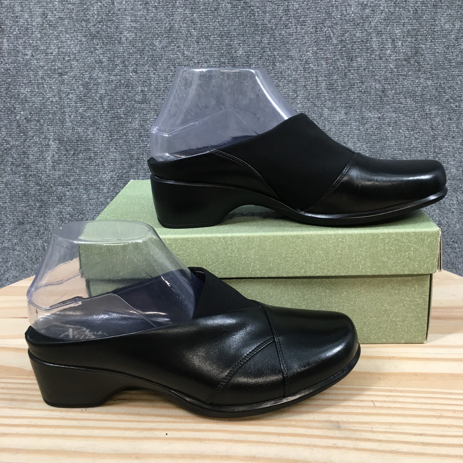 Clarks Artisan Tyler Mules Clogs Shoes Womens 7XW Extra Wide Black Leather NEW