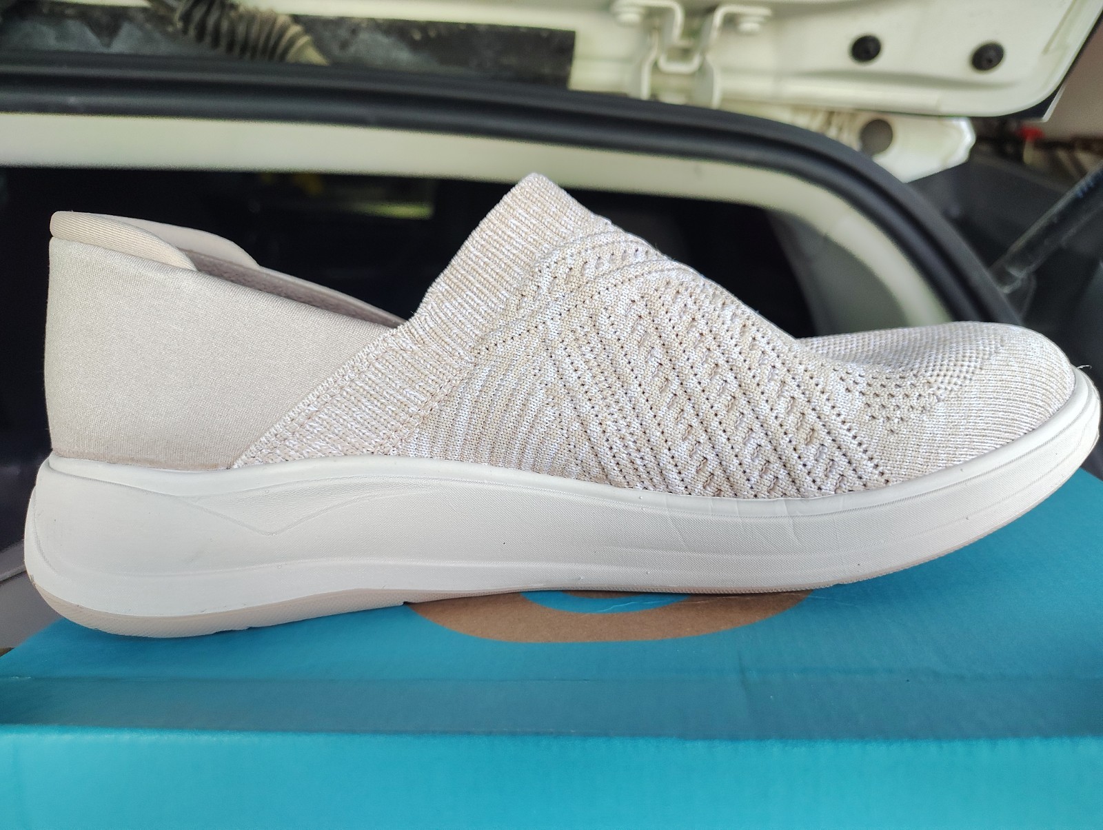 BZees Women’s Triumph Slip-On Sneaker, Beige Knit, Size 9 M, New