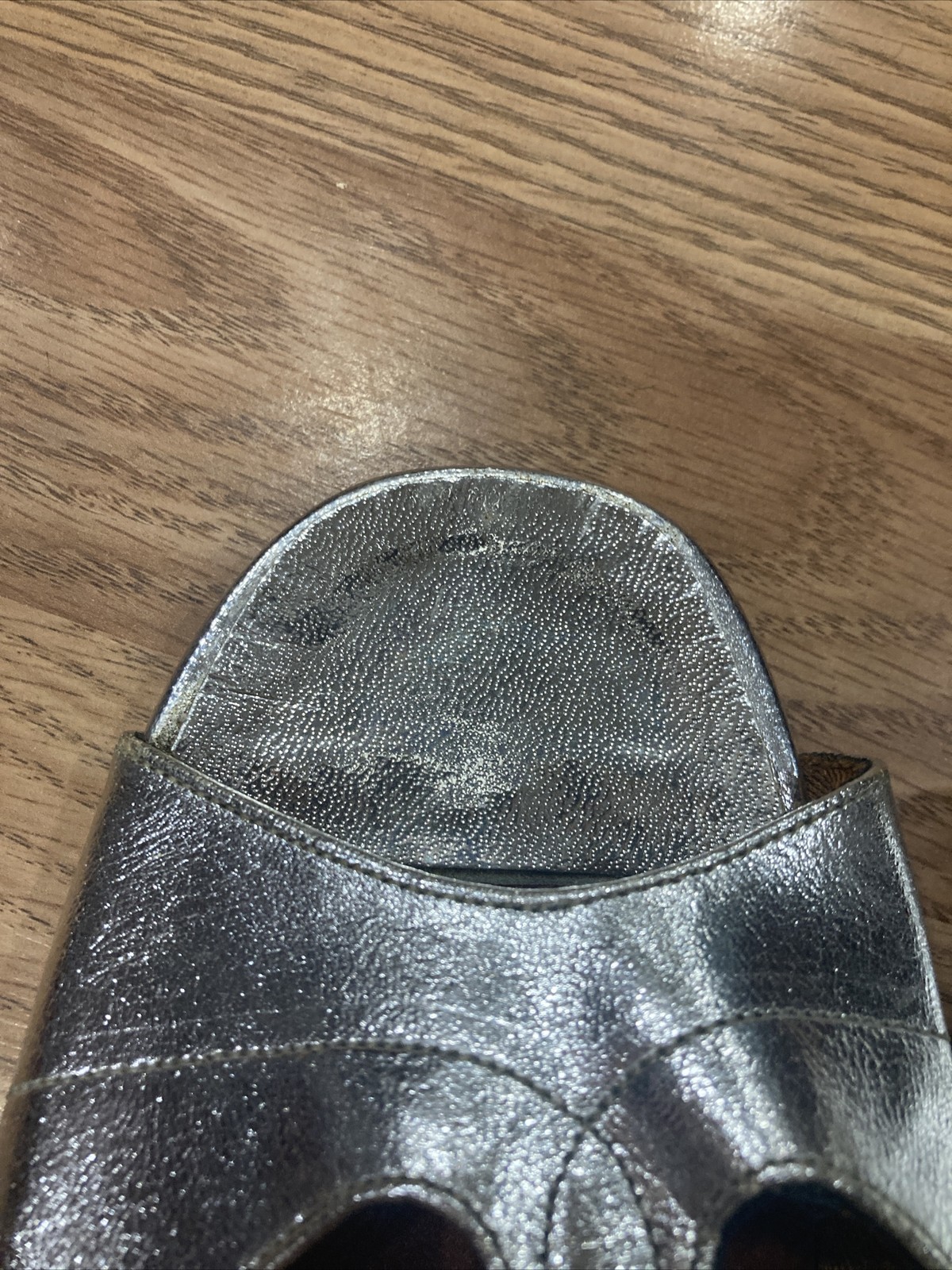 King’s Exquisite Footwear Scranton Faux Leather Silver Color Sandals Size 8.5