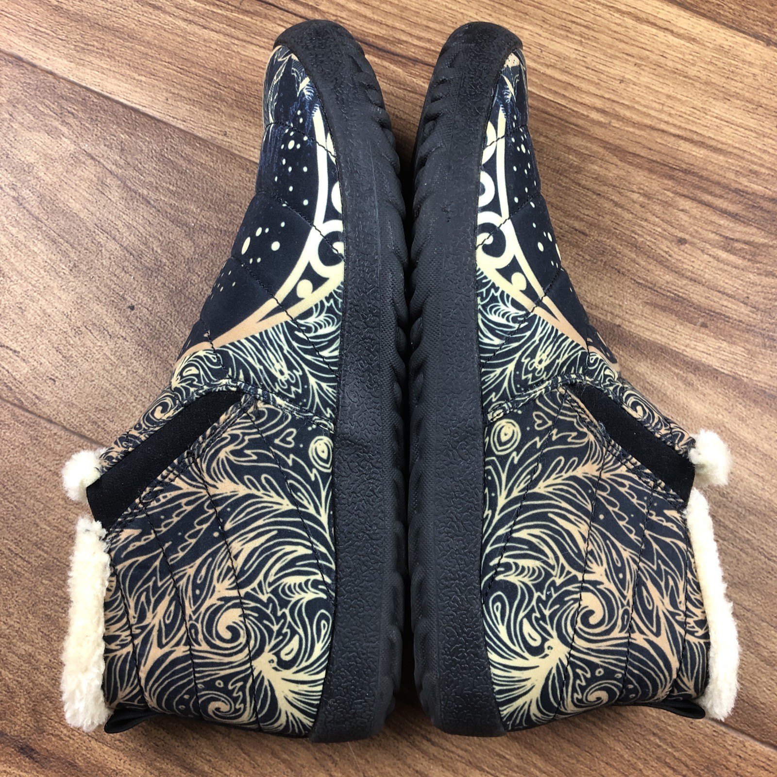 Yes We Vibe Women Sz 7.5 M Multicolor Celestial Faux Fur Lined Shoes
