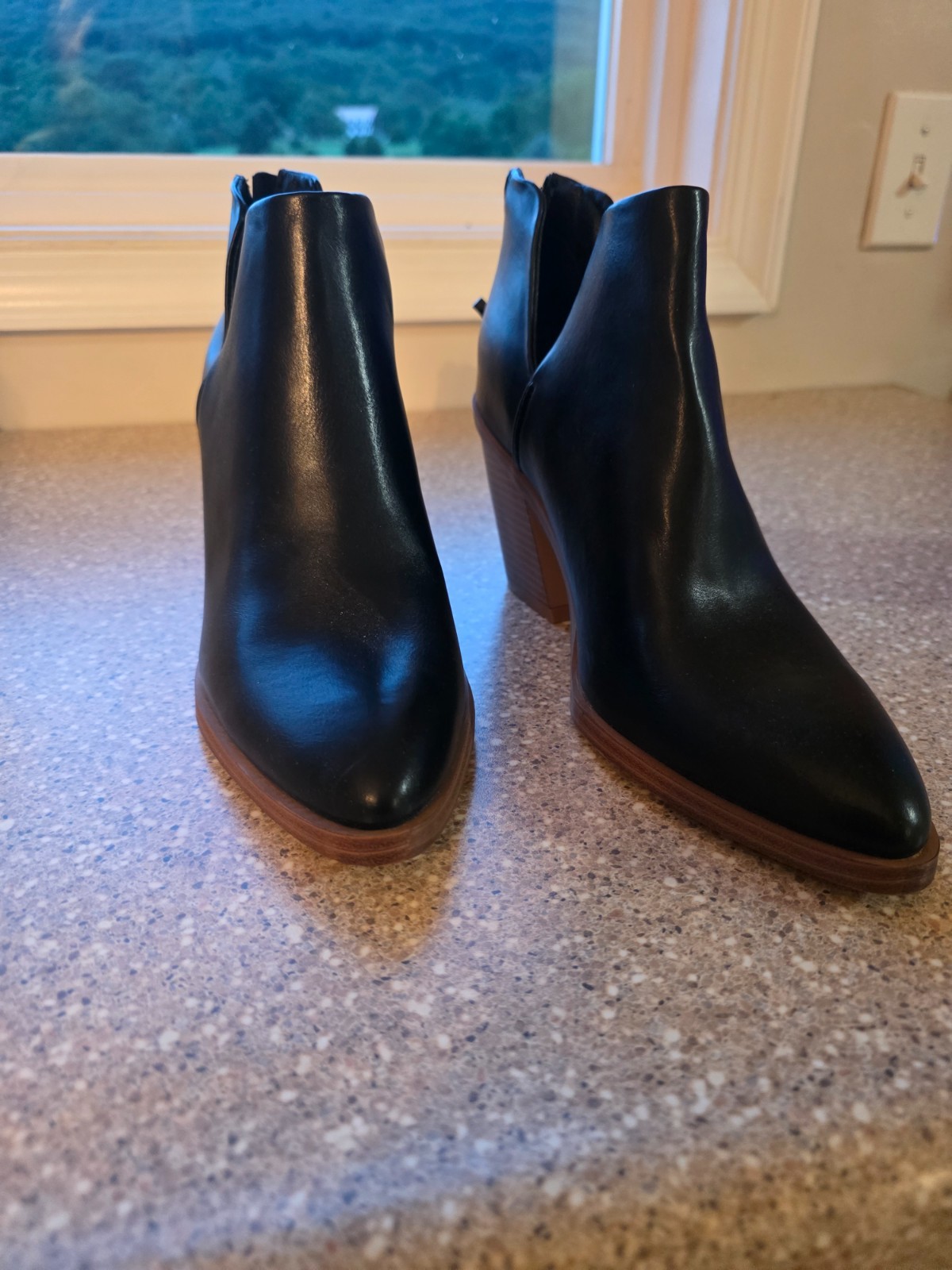 Mysoft Chic Black V-Cut Ankle Booties with Stacked Chunky Heel – Size 8