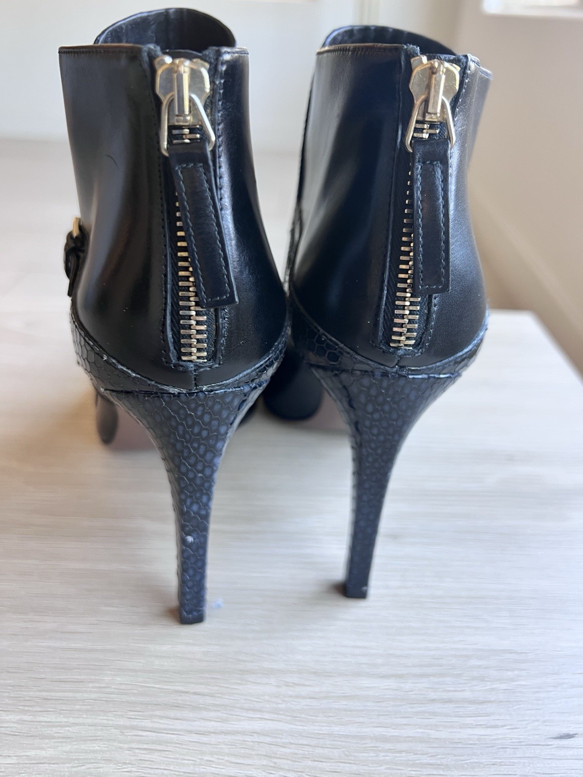 Boss Hugo Boss Midnight Navy Snakeskin Embossed Ankle Boots EU 37.5 US 7.5