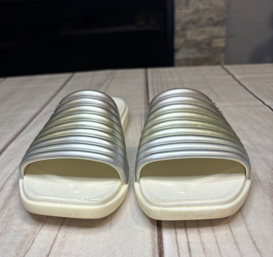 NWOT Crocs Women’s Size 7 Miami Metallic Slide **See Description**