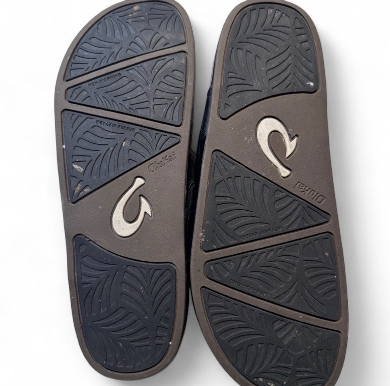 OluKai Women’s Kipe’a Lipi Black calfskin Leather sandals 10 Eur 40 EUC