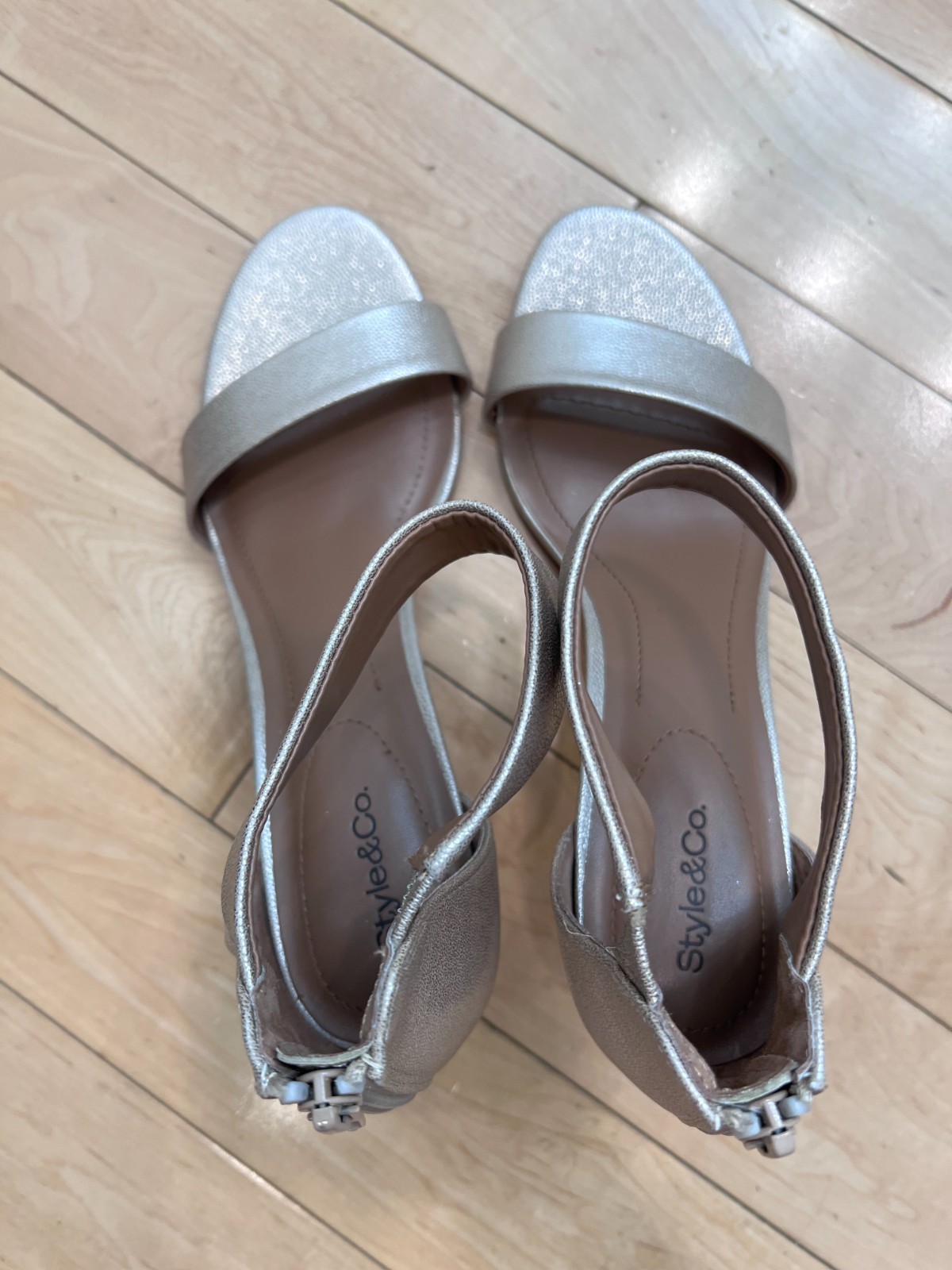 Style & Co. Mulan Champagne Gold Metallic Ankle Strap Sandals Heels Size 9 chic