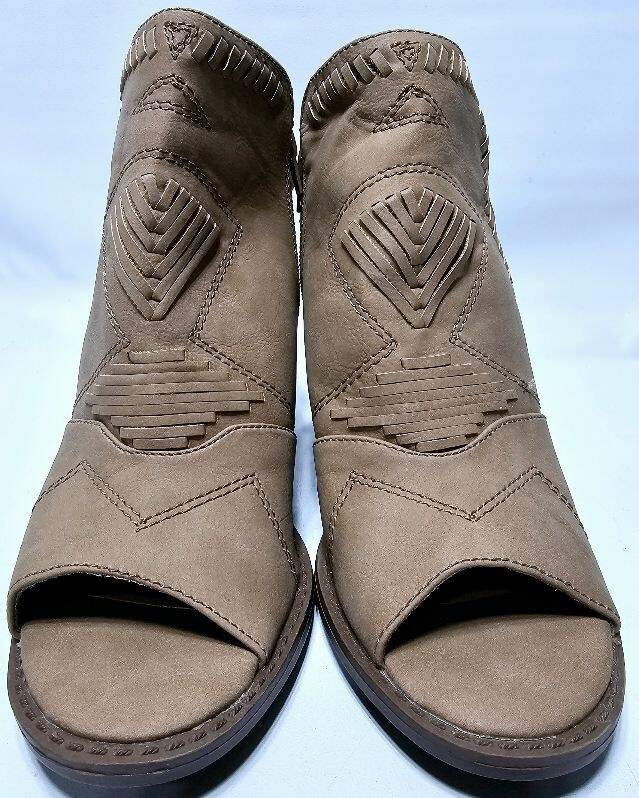 David Aaron Carleigh Peep Toe Ankle Booties Western Tan Faux Leather W Size 7