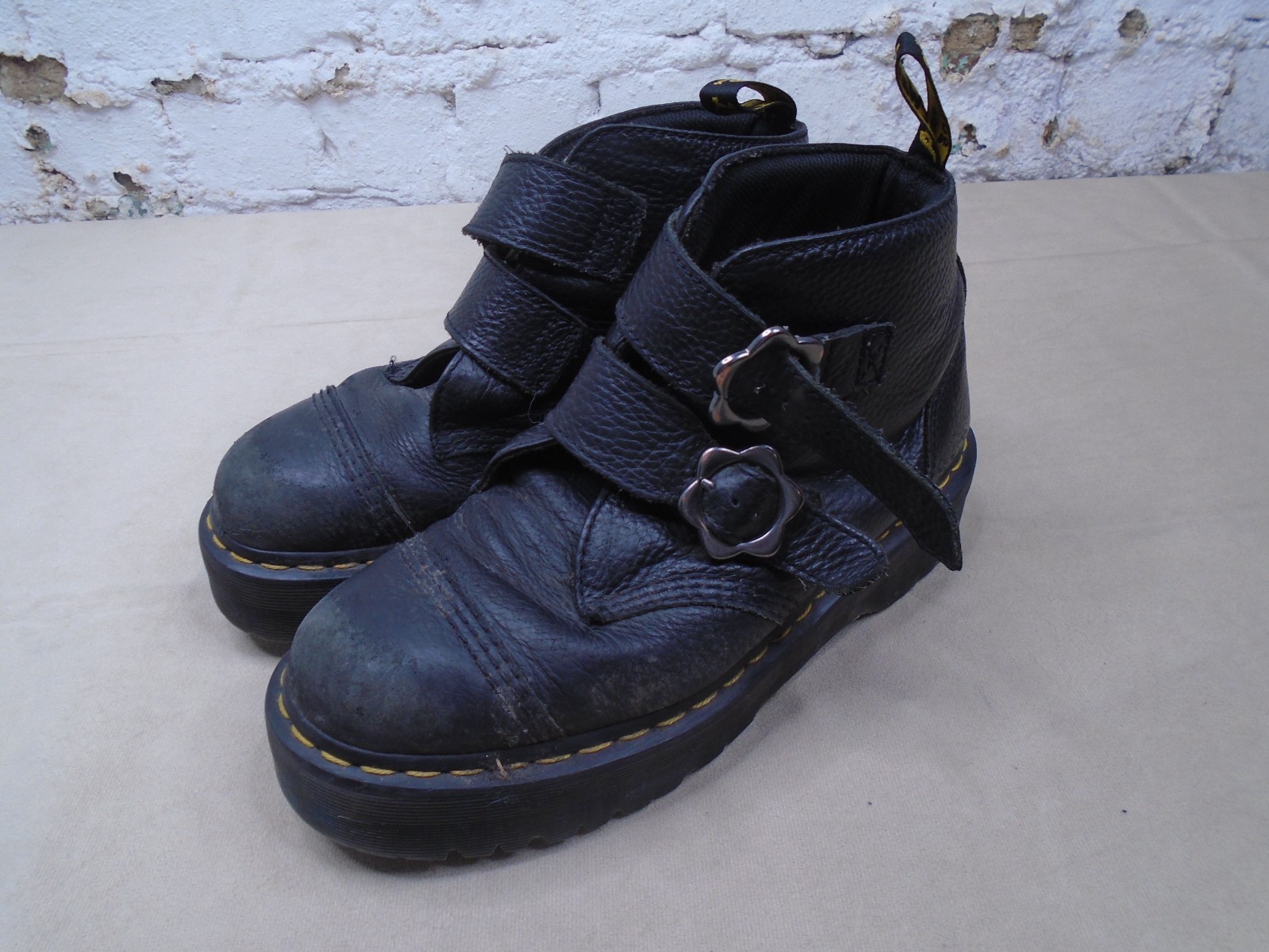 Dr. Martens WOMEN’S LA004 KV04X DEVON FLOWER ANKLE BOOT BLACK MILLED NAPPA SZ 10