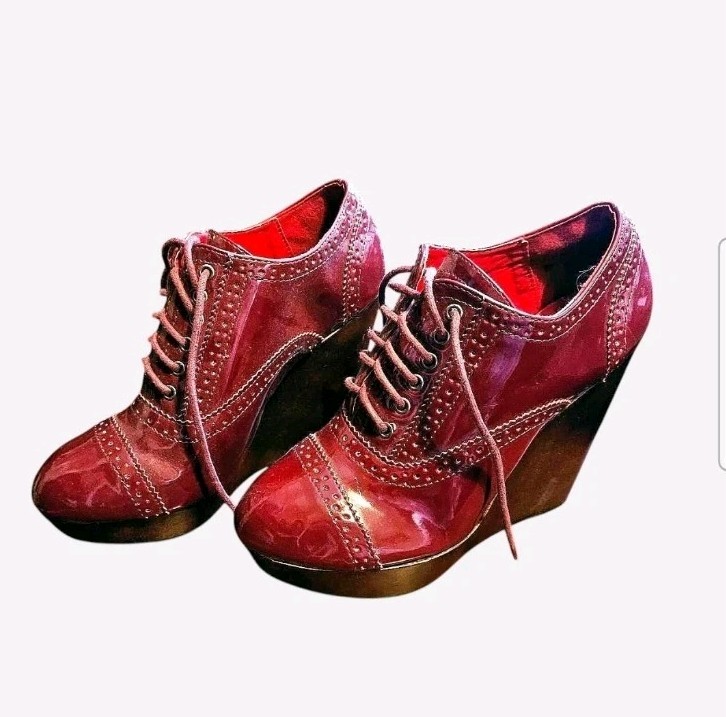 Women’s Burgundy Red Patent Leather Lace-Up Wedge Oxford Heels, Round Toe Brogue