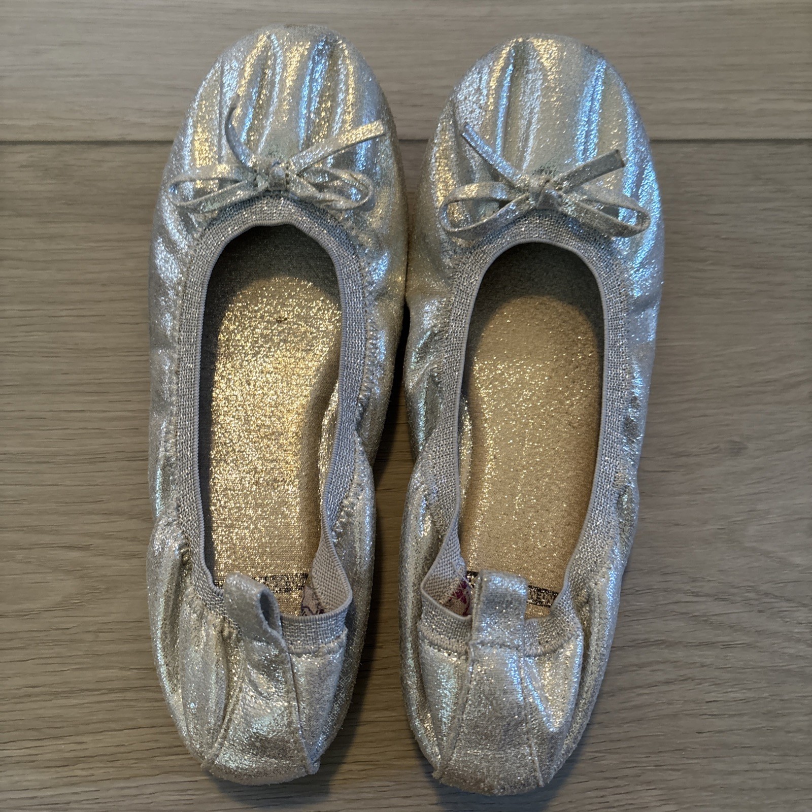 Girls silver Metallic Ballet Flats Size 3 bow shimmer shiny memory foam