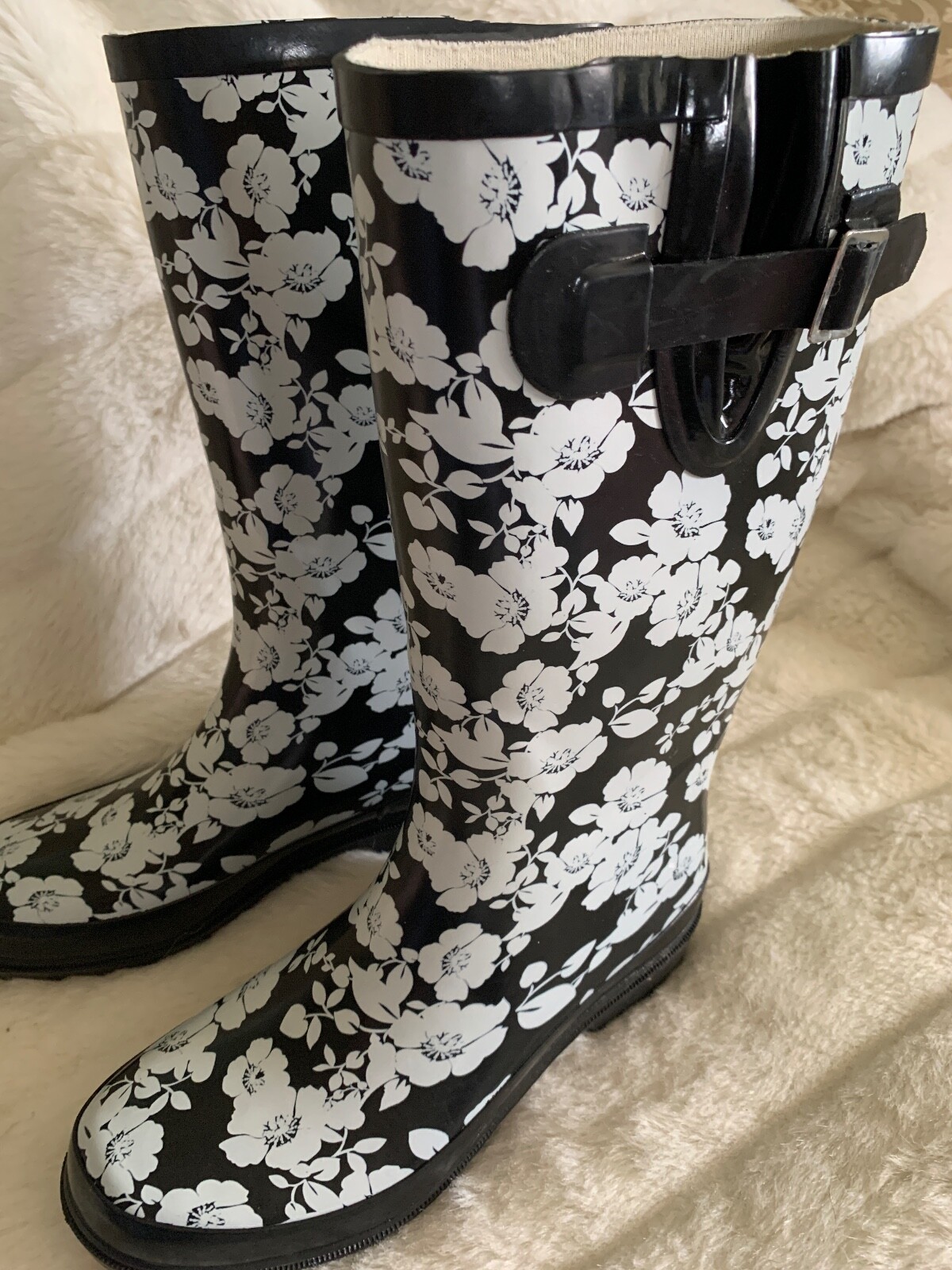 VIA ROSA RAIN BOOTS SIZE 6 Floral Roses Black/White Side Buckle Woman