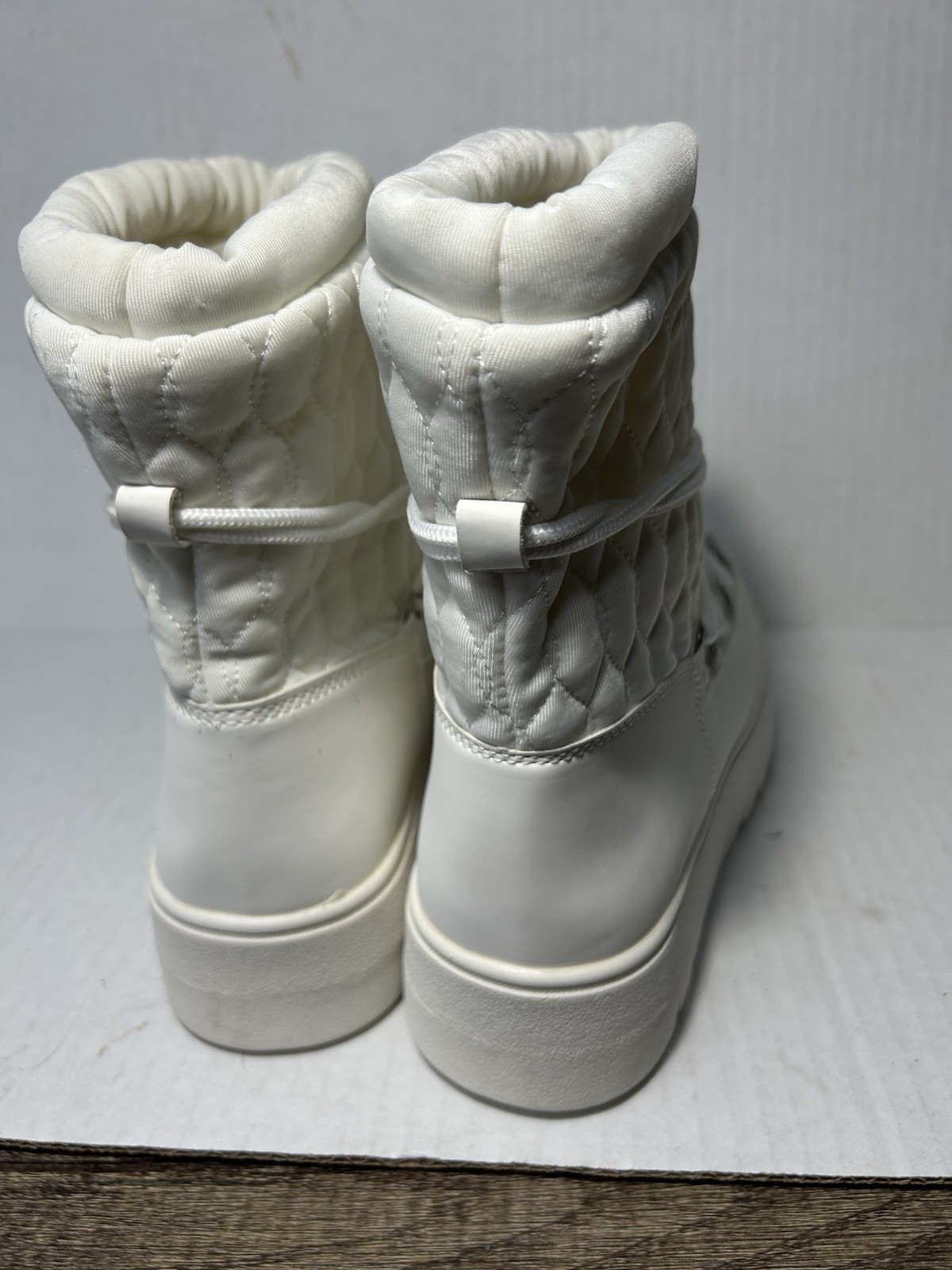 JustFab Neve White Quilted Lace-Up Ankle Snow Boots Womens US 10 EU 41