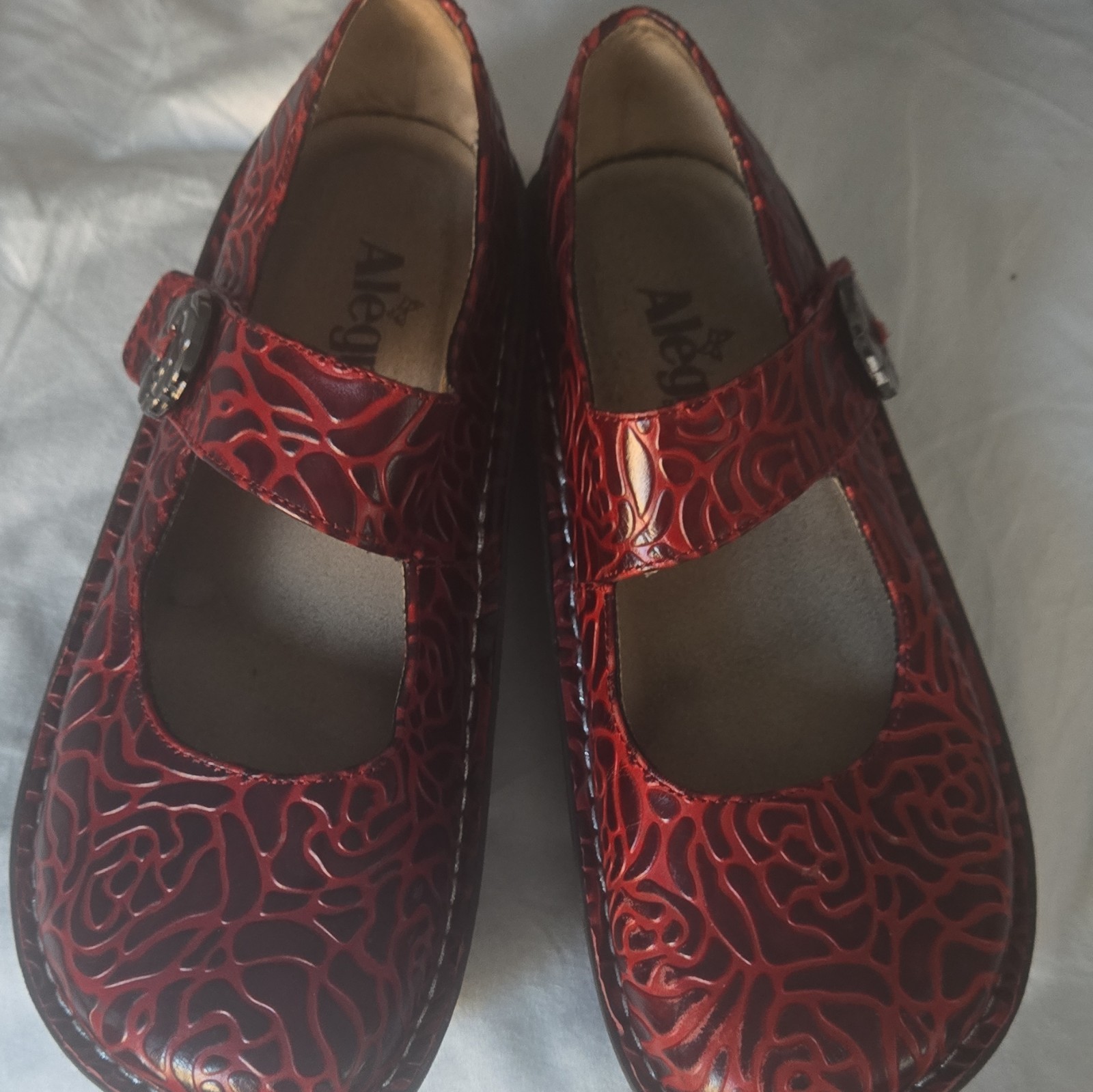 Alegria Women’s Red Leather Mary Jane Flats Round Toe Buckle US 7
