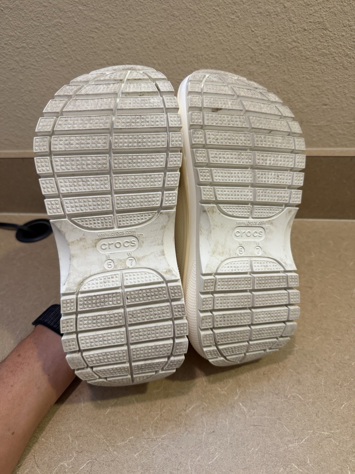 Crocs Mega Crush 207988 White Chunky Platform Clogs Sandals Womens 7 Mens 5