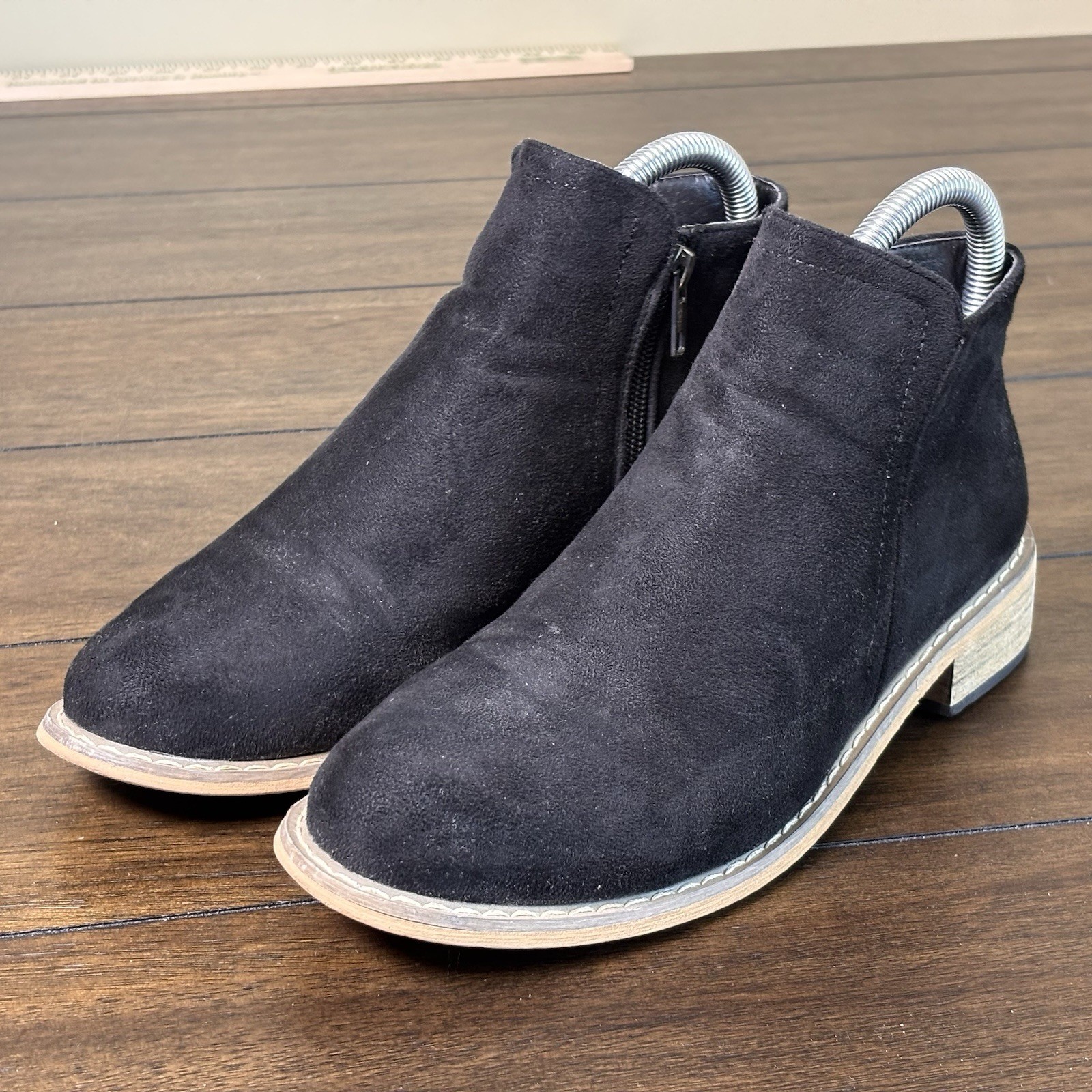 Seven7 Boots Womens 8 Cisco Kid Casual Side Zip Ankle Bootie Black Vegan Suede