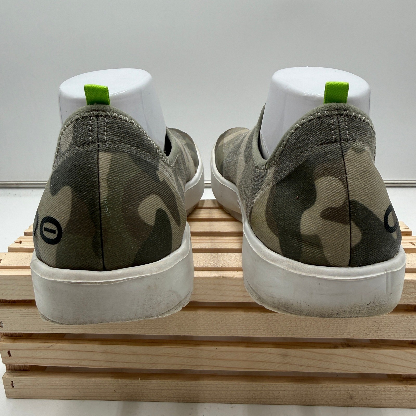 OOFOS OOmg EeZee Low Shoes Women’s Camo Slip On Recovery Sneakers Size 11