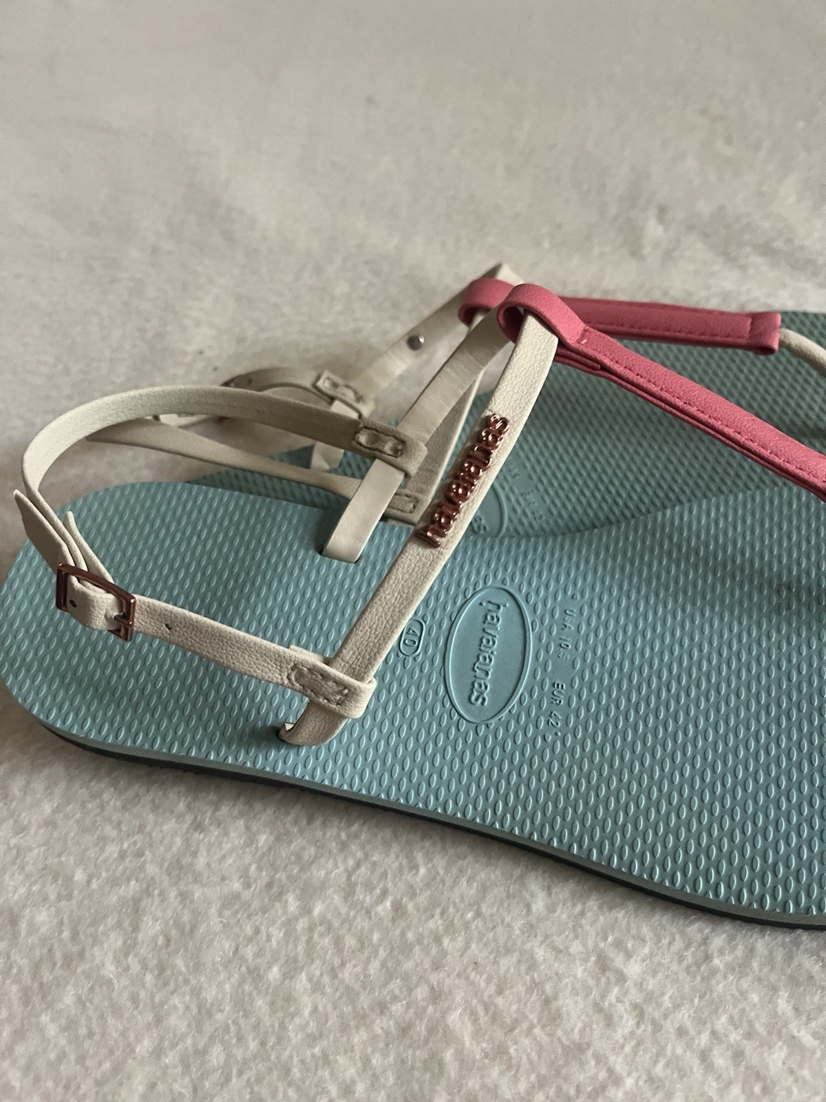 Havaianas You Rio sandals featuring a blue water sole and pink strap details.