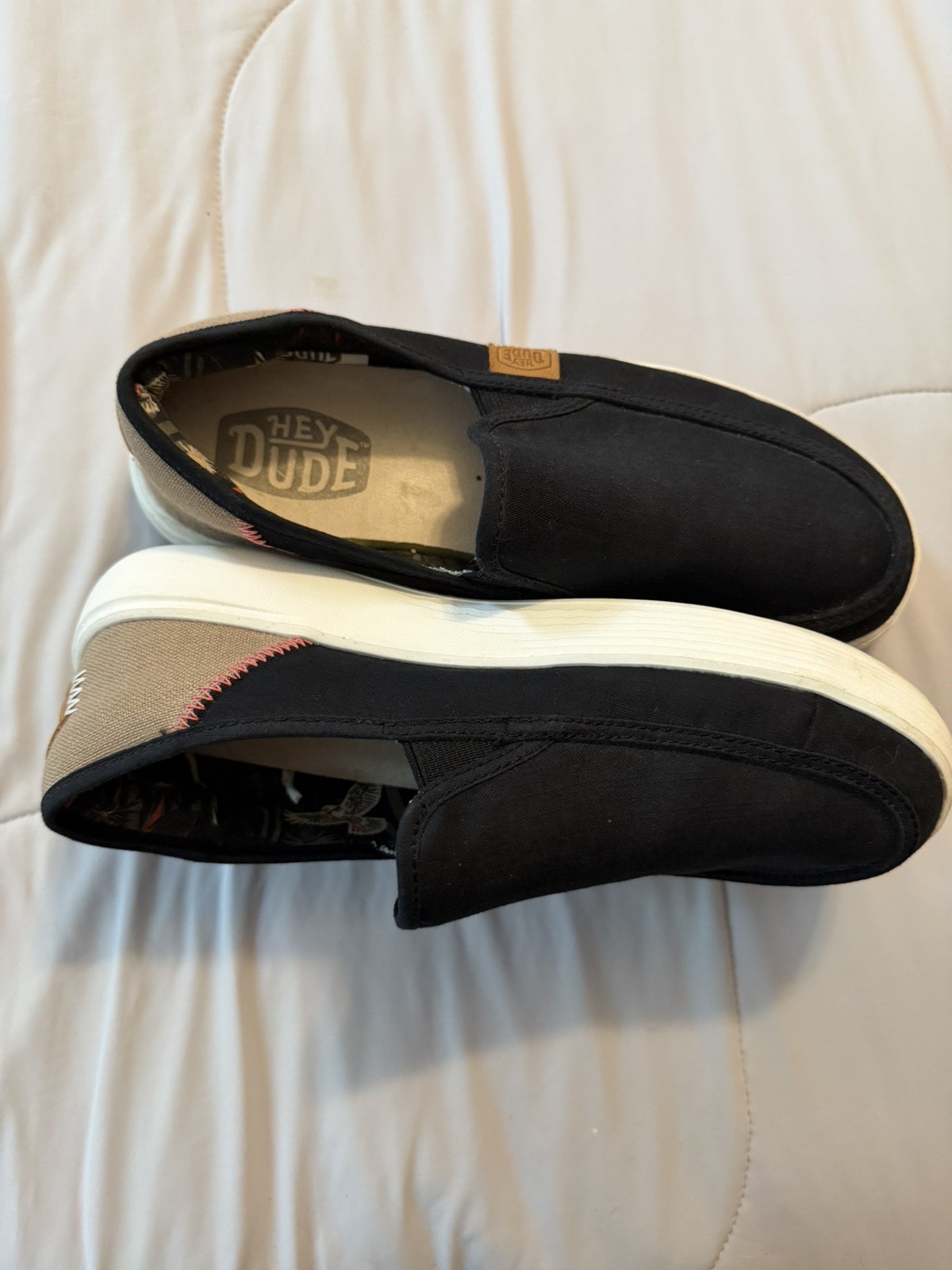 Hey Dude Women’s Sunapee Slip-On Loafer Casual Shoes Size 7 Black and Taupe