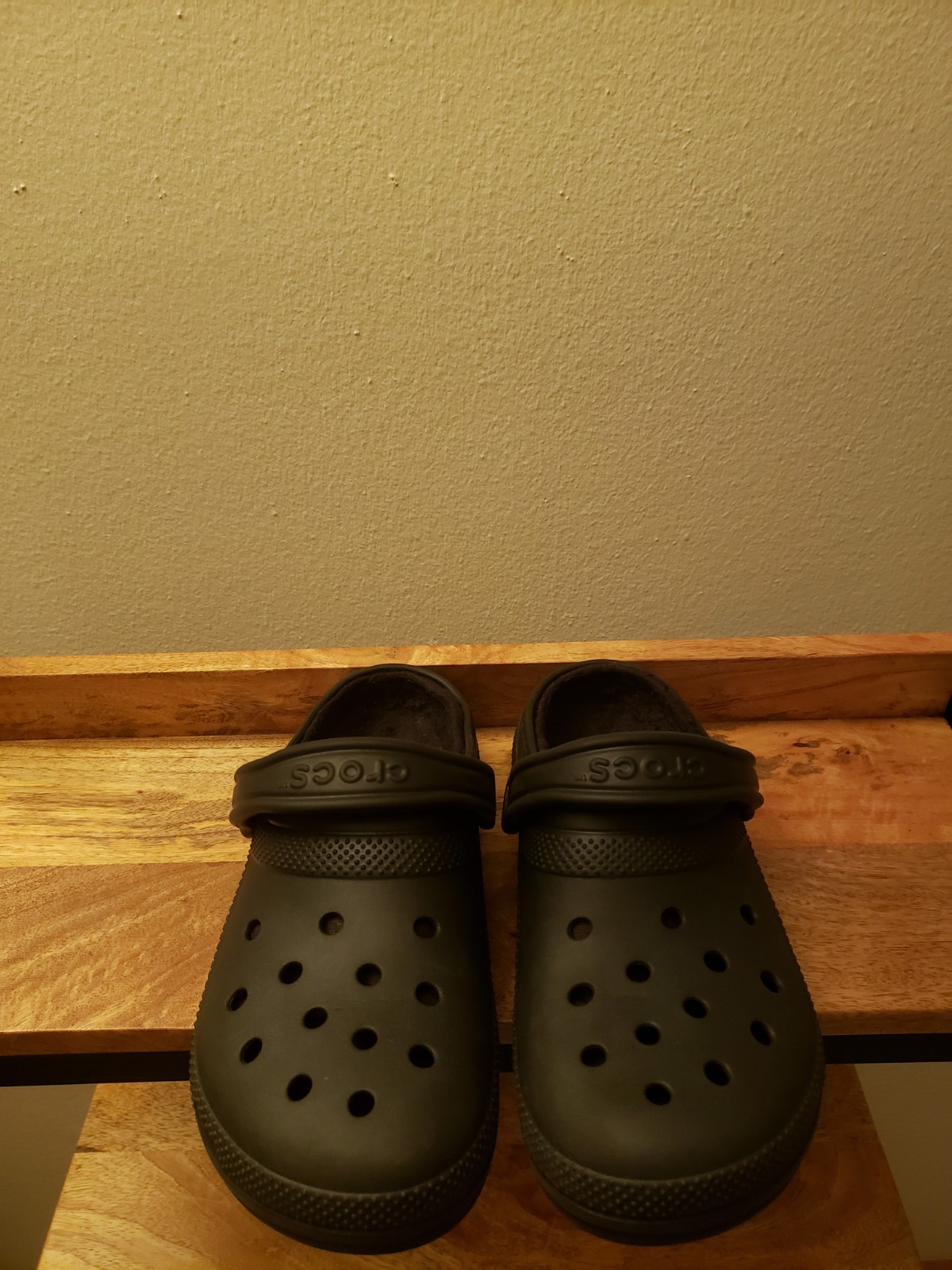 Crocs Classic Dual Comfort Clogs, Slip-On, Black, Logo Strap, Woman’s 9, CLEAN!