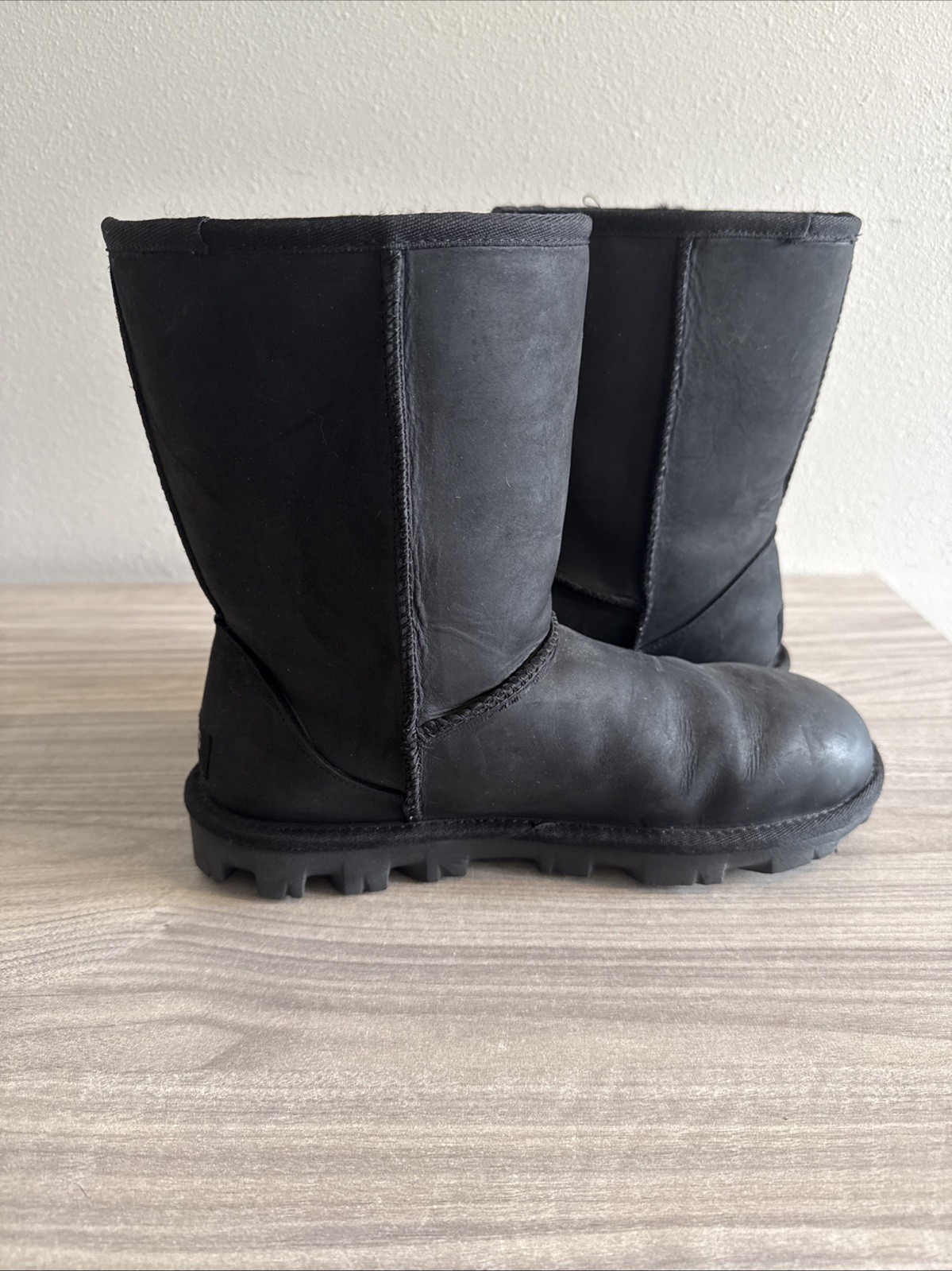 UGG Essential Short UGGpure Black Boot Womens S/N 1111513 Sz 9