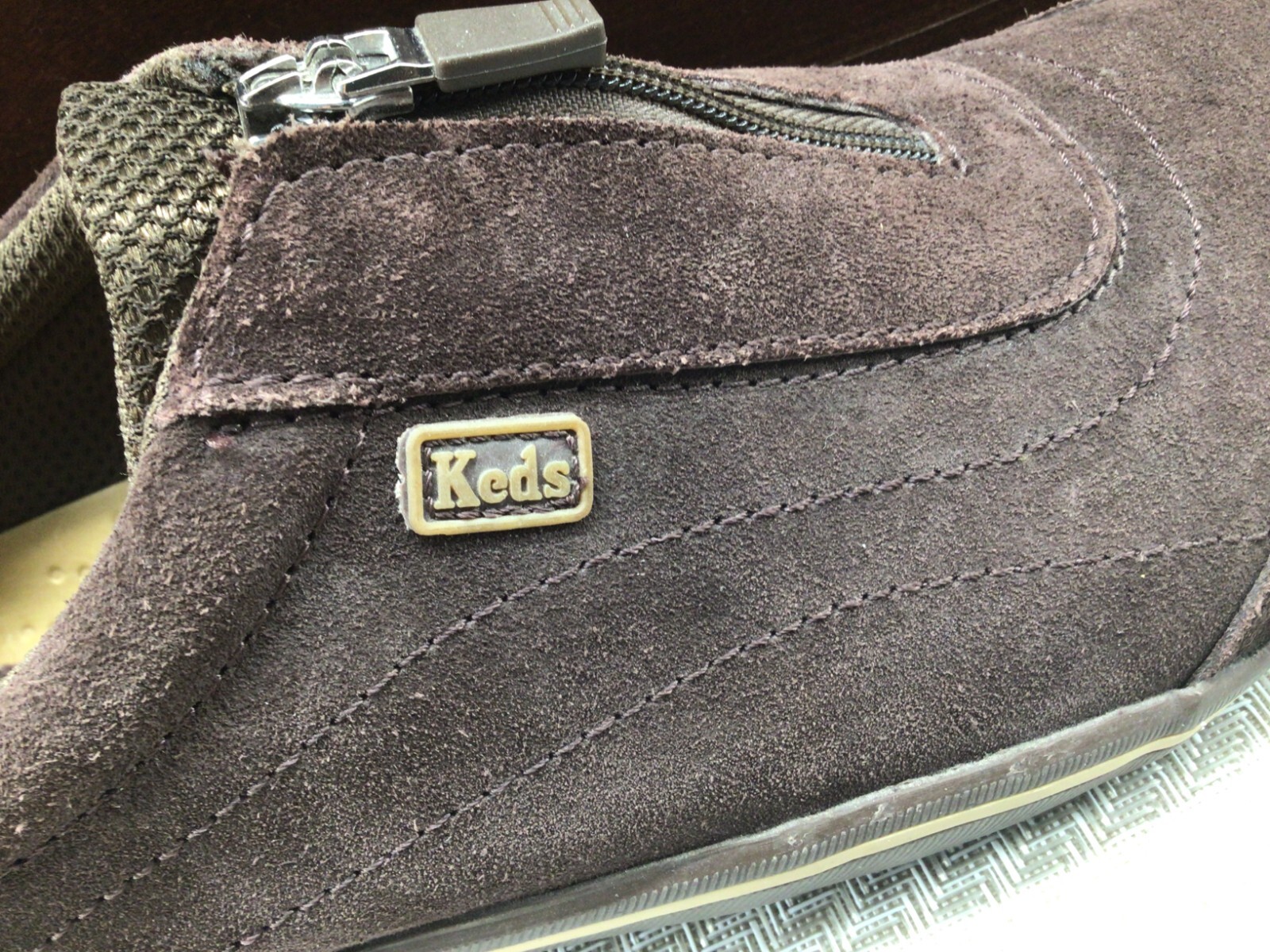 KEDS Womens Expresso Brown Suede Zip Front Shoes Slip On Size 9.5