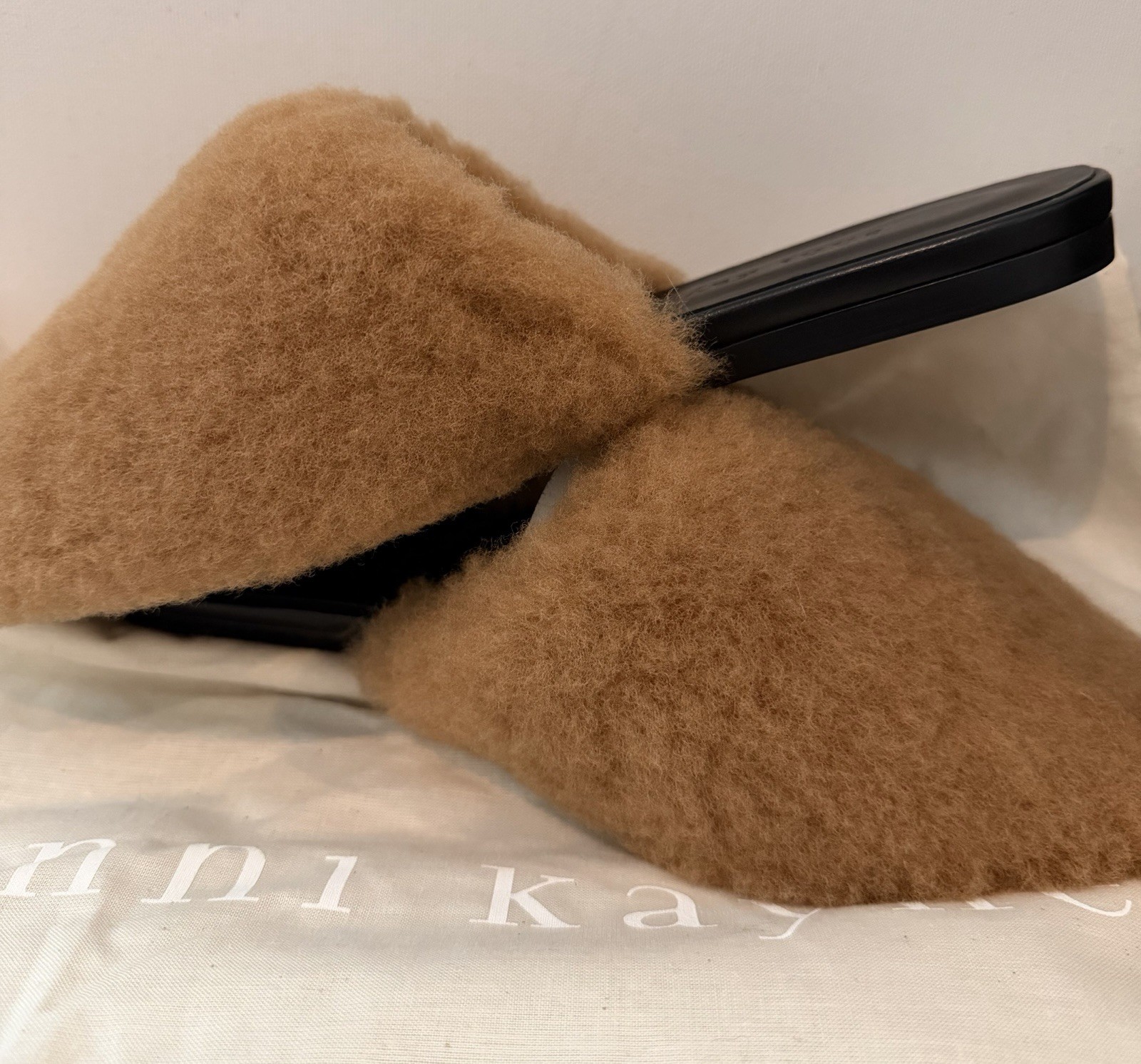 JENNI KAYNE Shearling Mules Natural Size 36/6US NWOB, NWOB, W/Cloth Travel Bag
