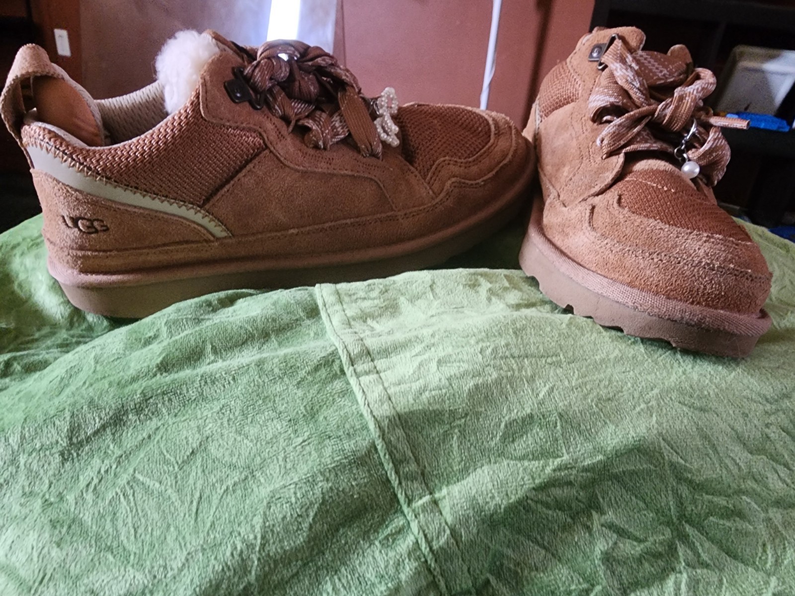 Ugg Lowmel shoes size 5