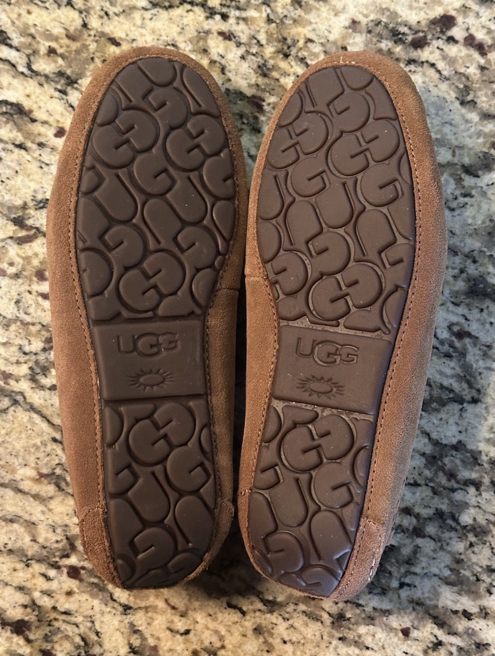 UGG Australia DAKOTA Chestnut SHEEPSKIN MOCCASIN SLIPPERS Women’s 9