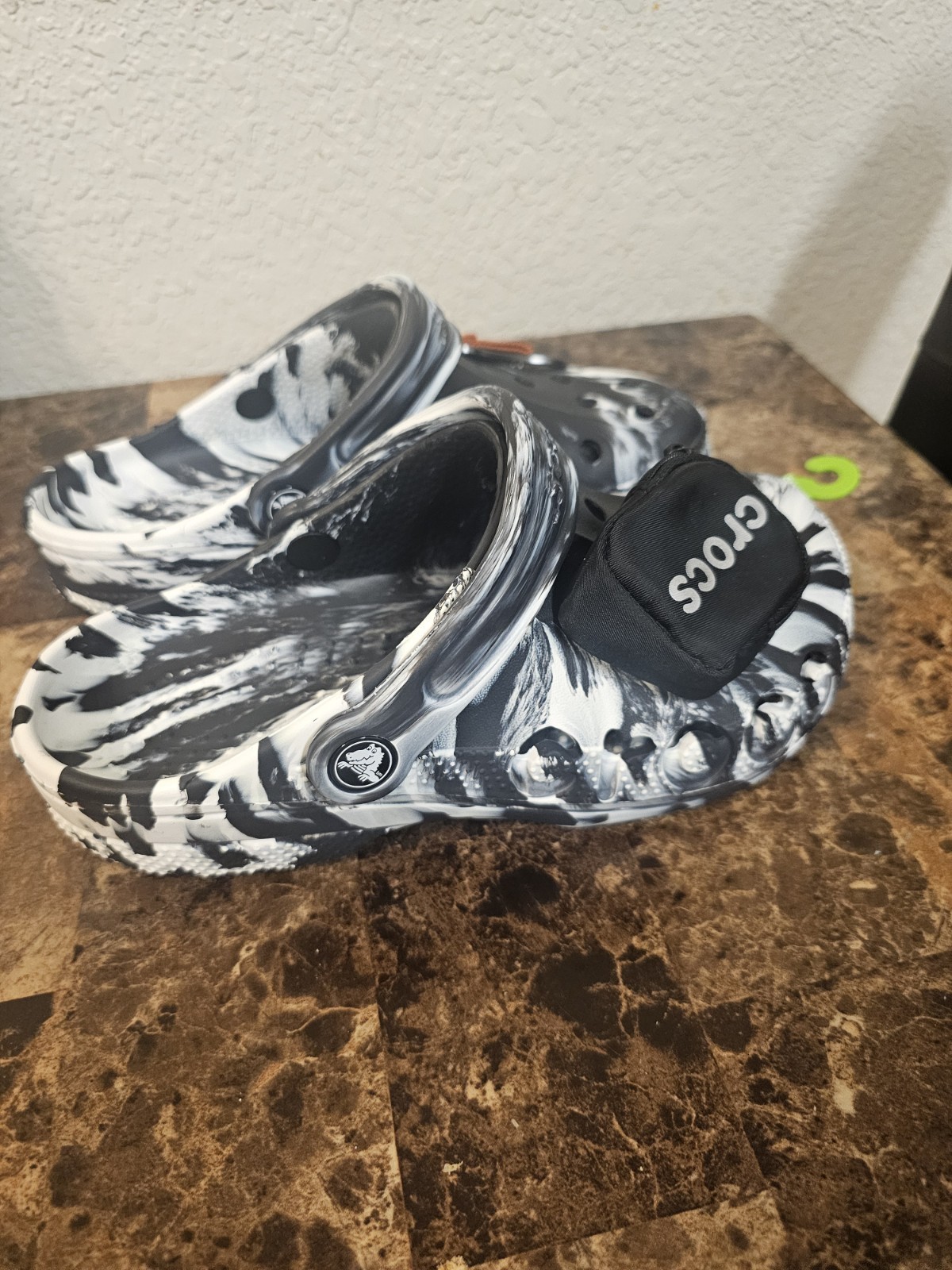 New Crocs Baya Marbled Pouch Clogs Black and White Men’s 5/Women’s 7