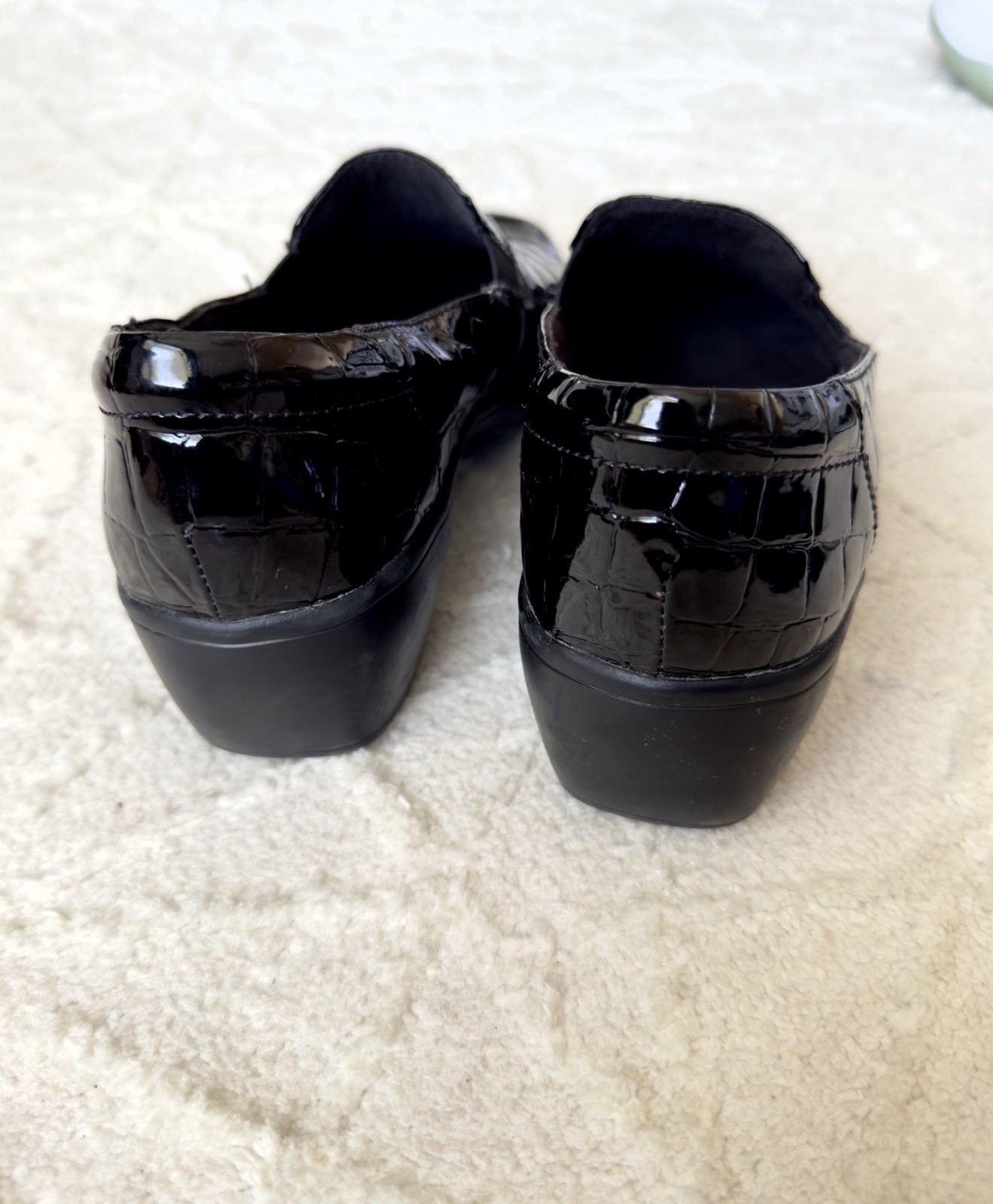 Clarks Collection Black Croc Patent Loafers Comfort Slip On Shoes Women’s 8.5M