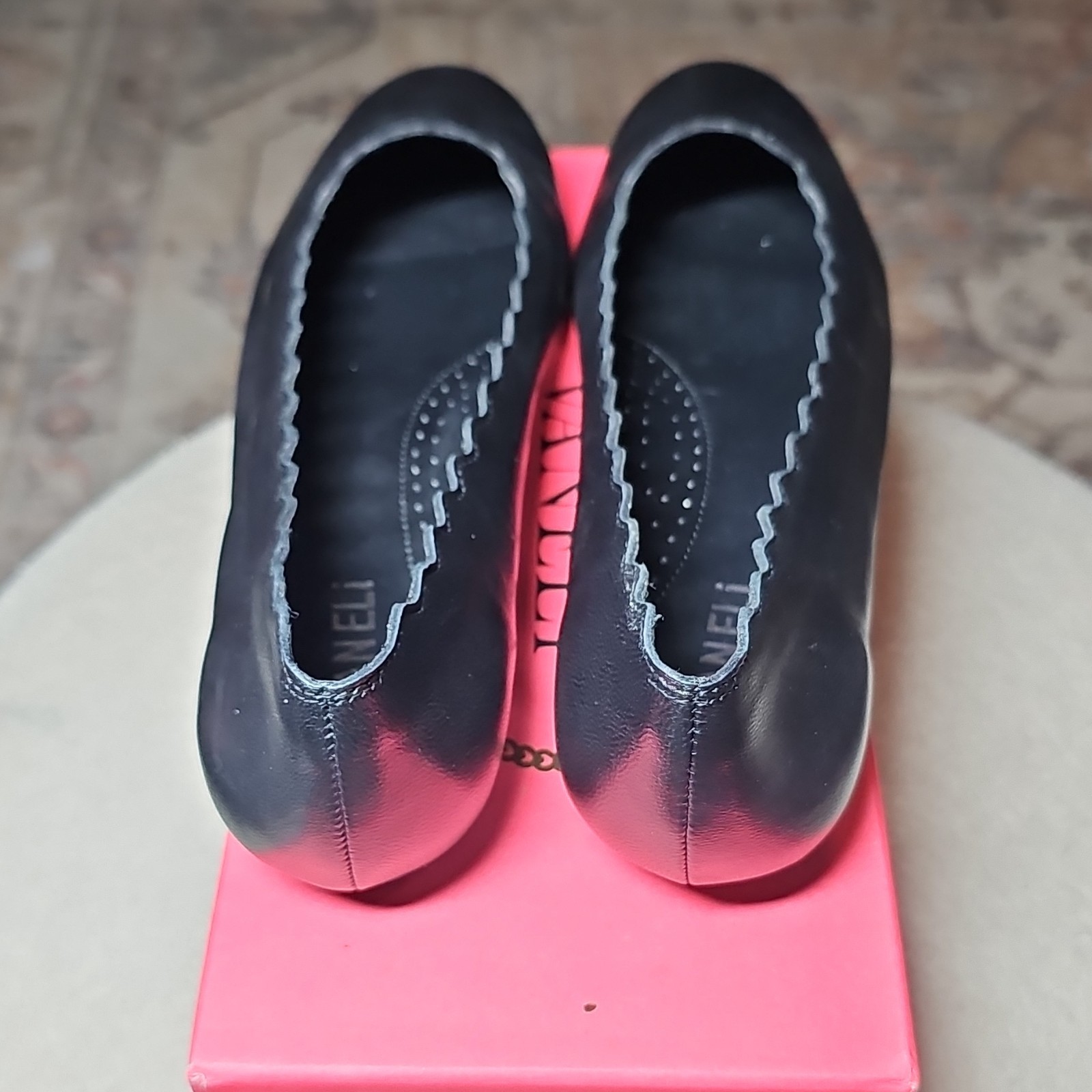 VANELi Black Nappa Leather Ballet Flats Round Toe Scalloped Slip-On US 9 1/2 N