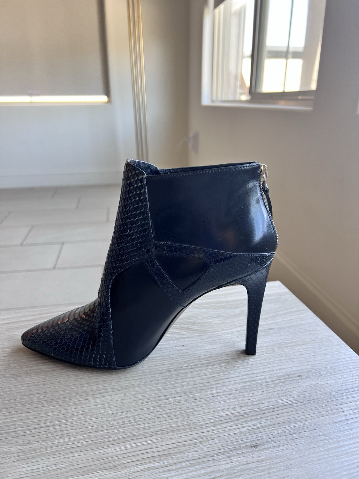 Boss Hugo Boss Midnight Navy Snakeskin Embossed Ankle Boots EU 37.5 US 7.5