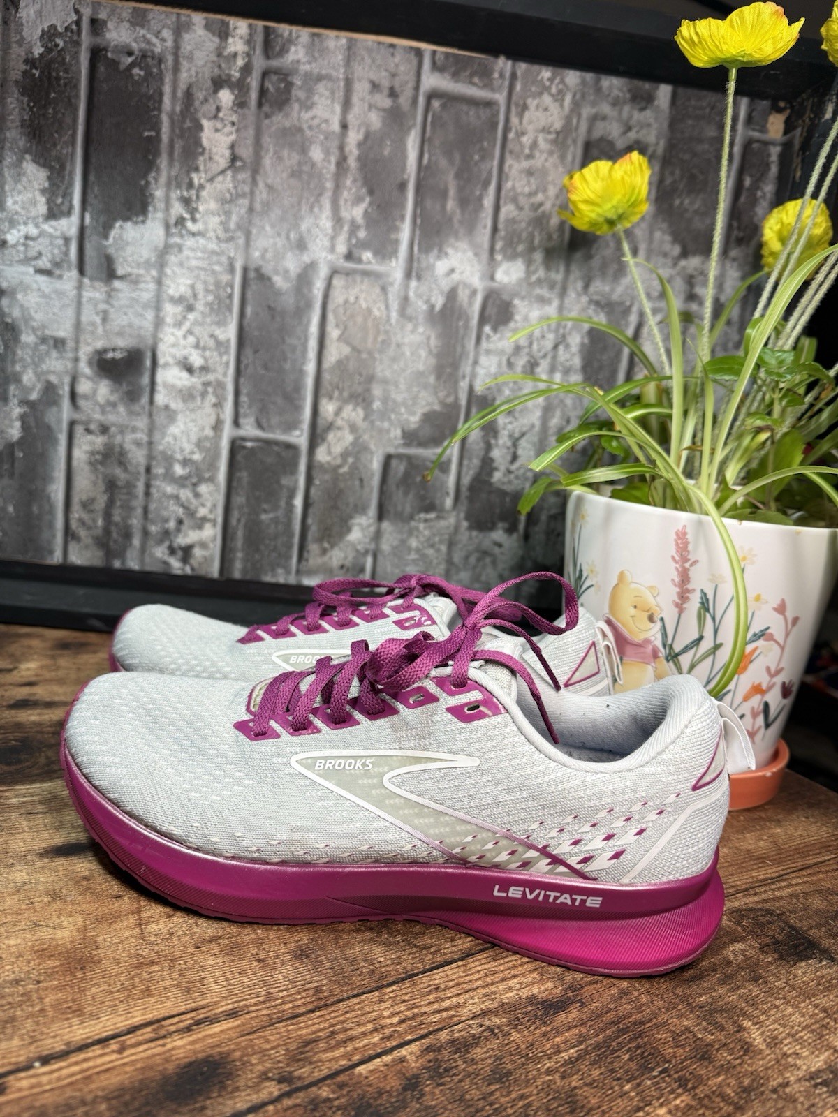 Brooks Levitate 5 Women’s Running Shoes Gray Pink Size 9 B Athletic Sneakers