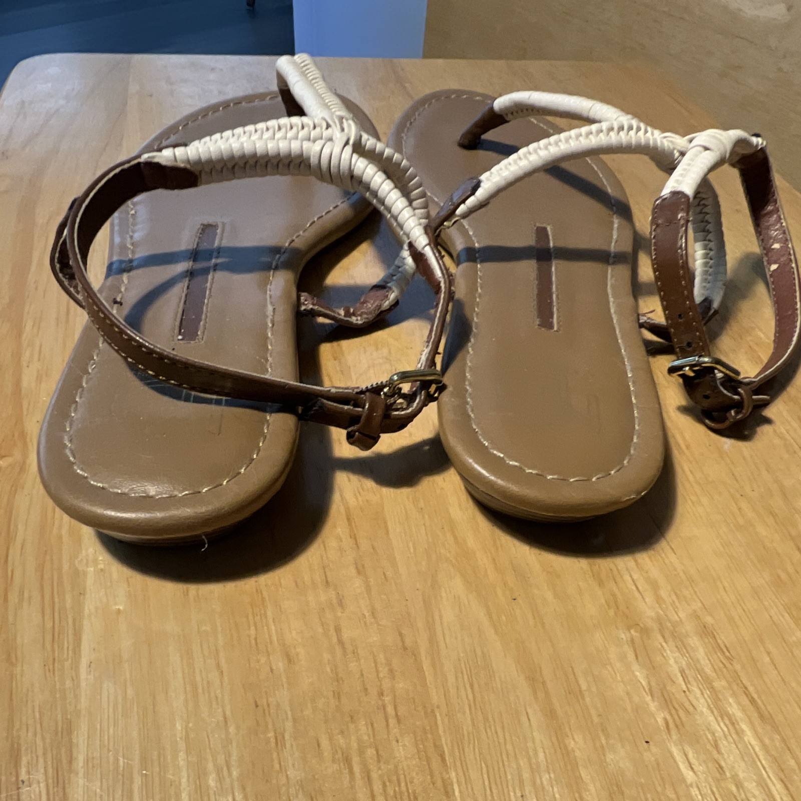 New Directions Women’s Brown/White Leather Thong Sandals Buckle Ankle Strap 8.5