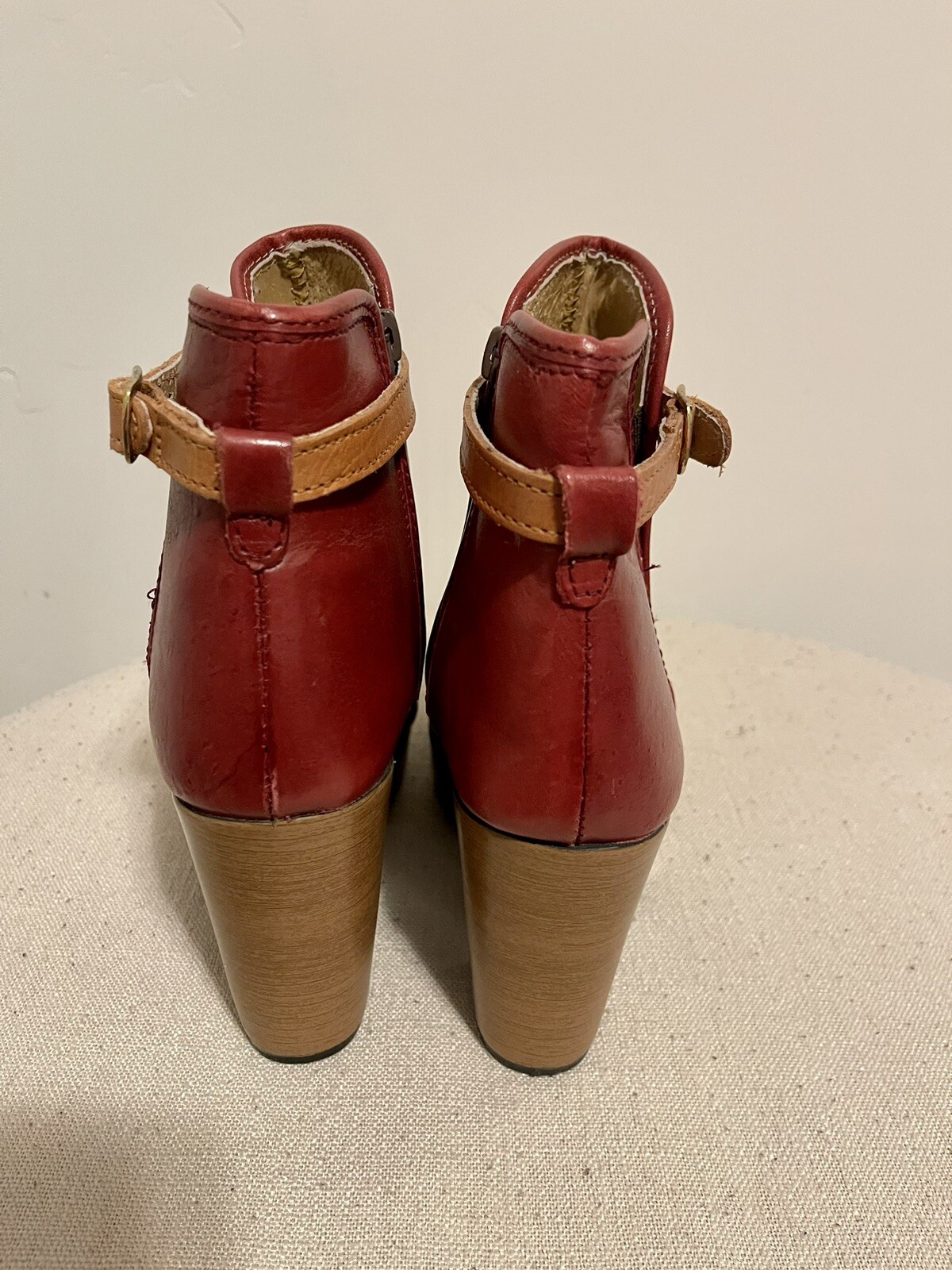 FIESTA FEET Perforated Leather Ankle Boots Sz 6. *Please See description*
