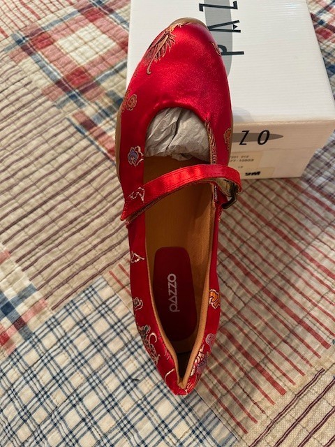 Pazzo US Size 9 Medium Red Walkabout Flat Shoes