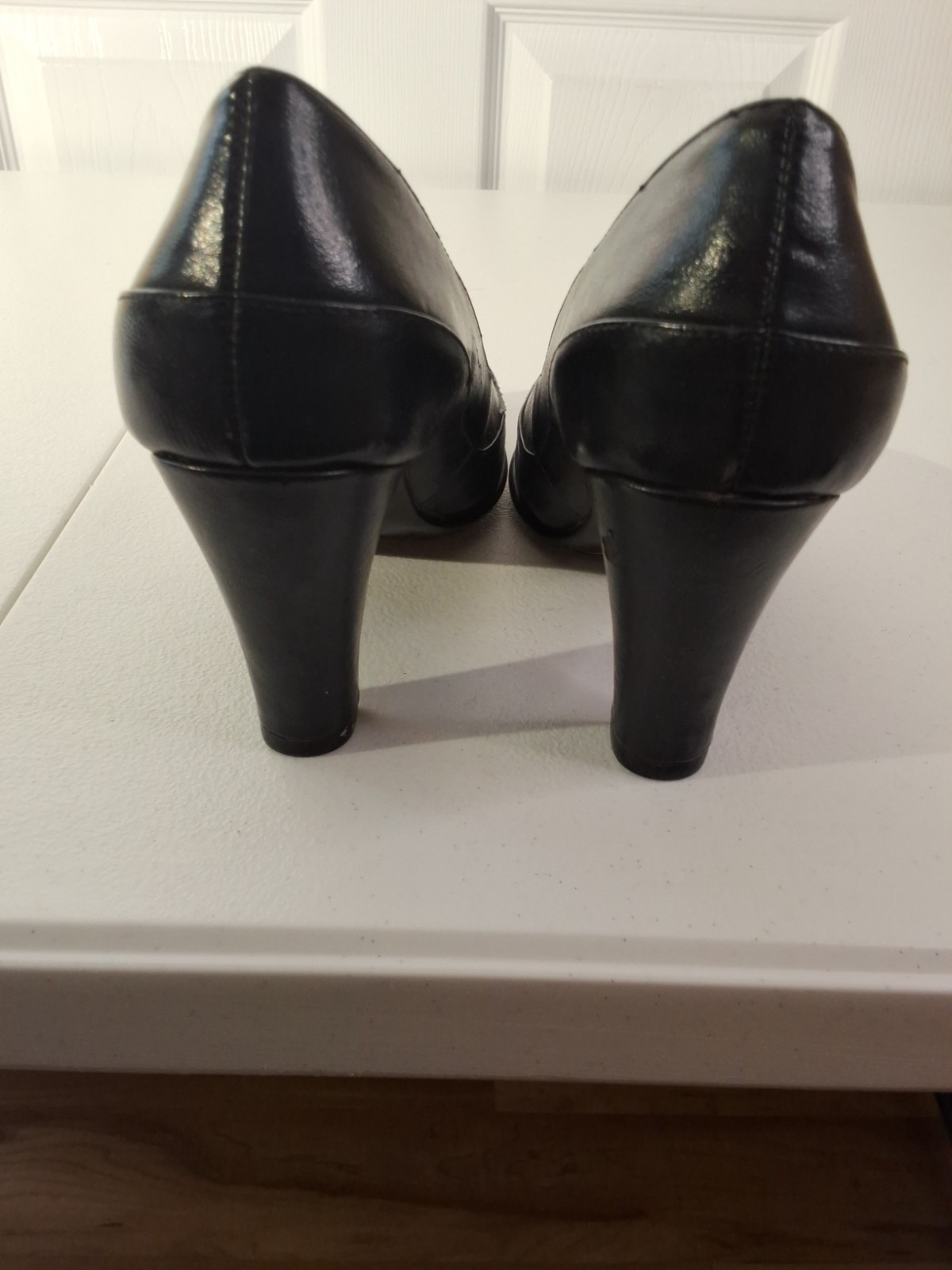 AEROSOLES A2 Pumps 3.25″ Heels Faux Leather Peep Toe Sz 7 Some Worn Spots
