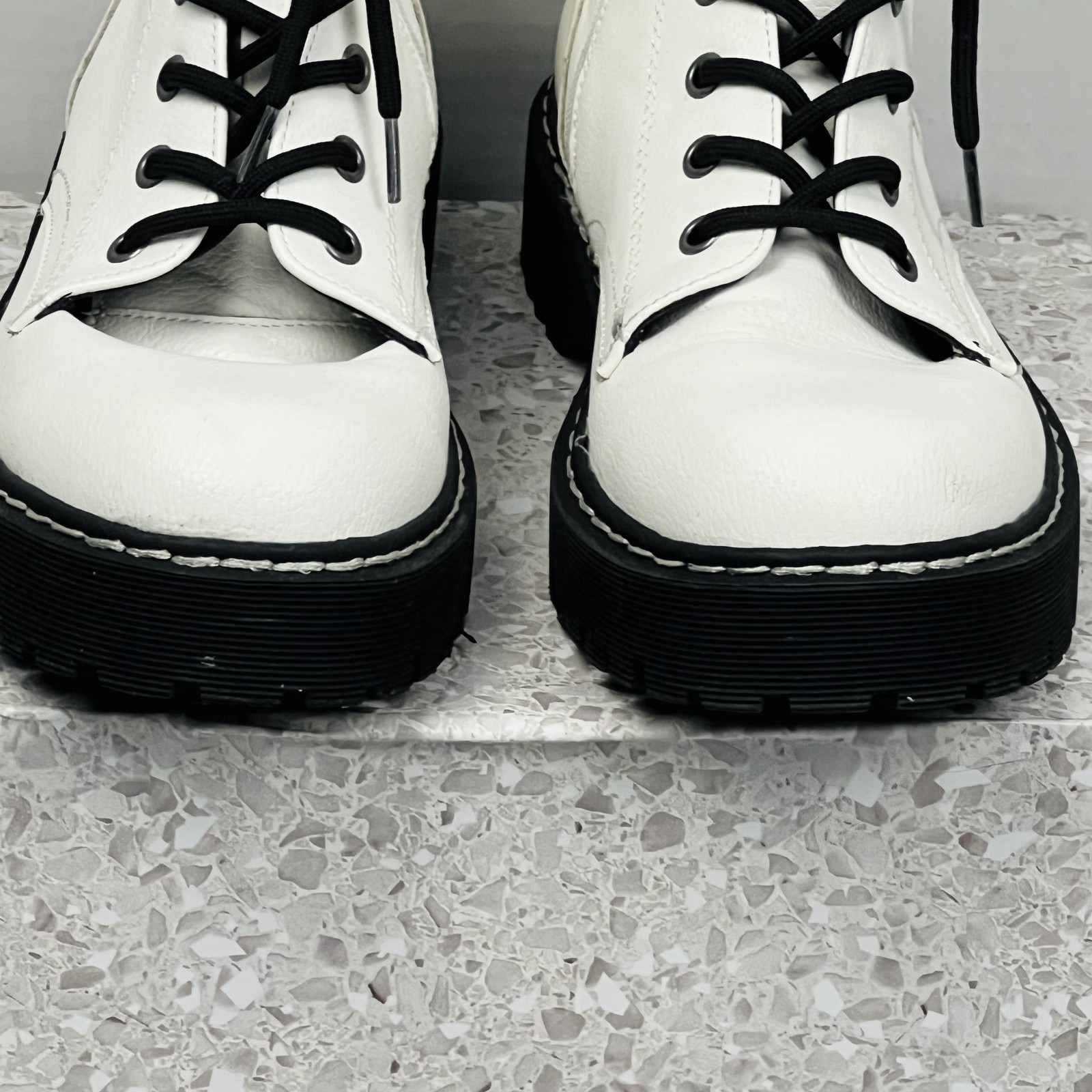 Unionbay Hayden Boots Womens Size 9 White Faux Leather Combat Zip Lace Up Ankle