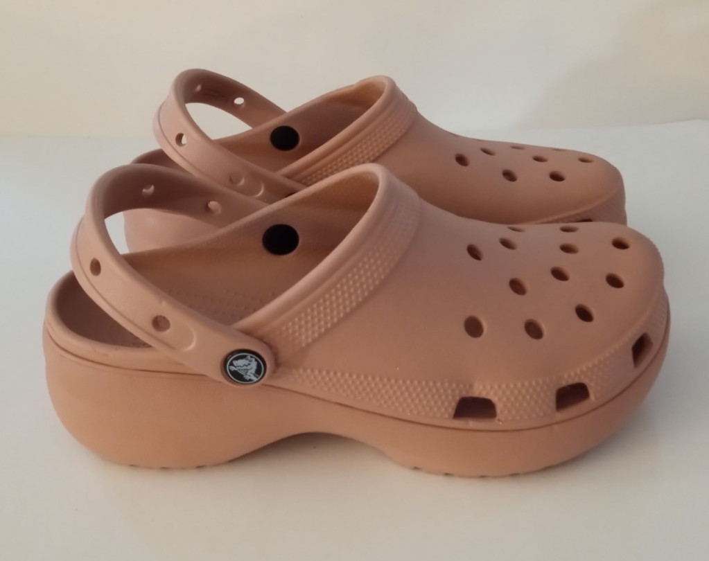 Crocs Classic Clogs Women’s 9W Pink Iconic Comfort Croslite Foam Beach Sandals