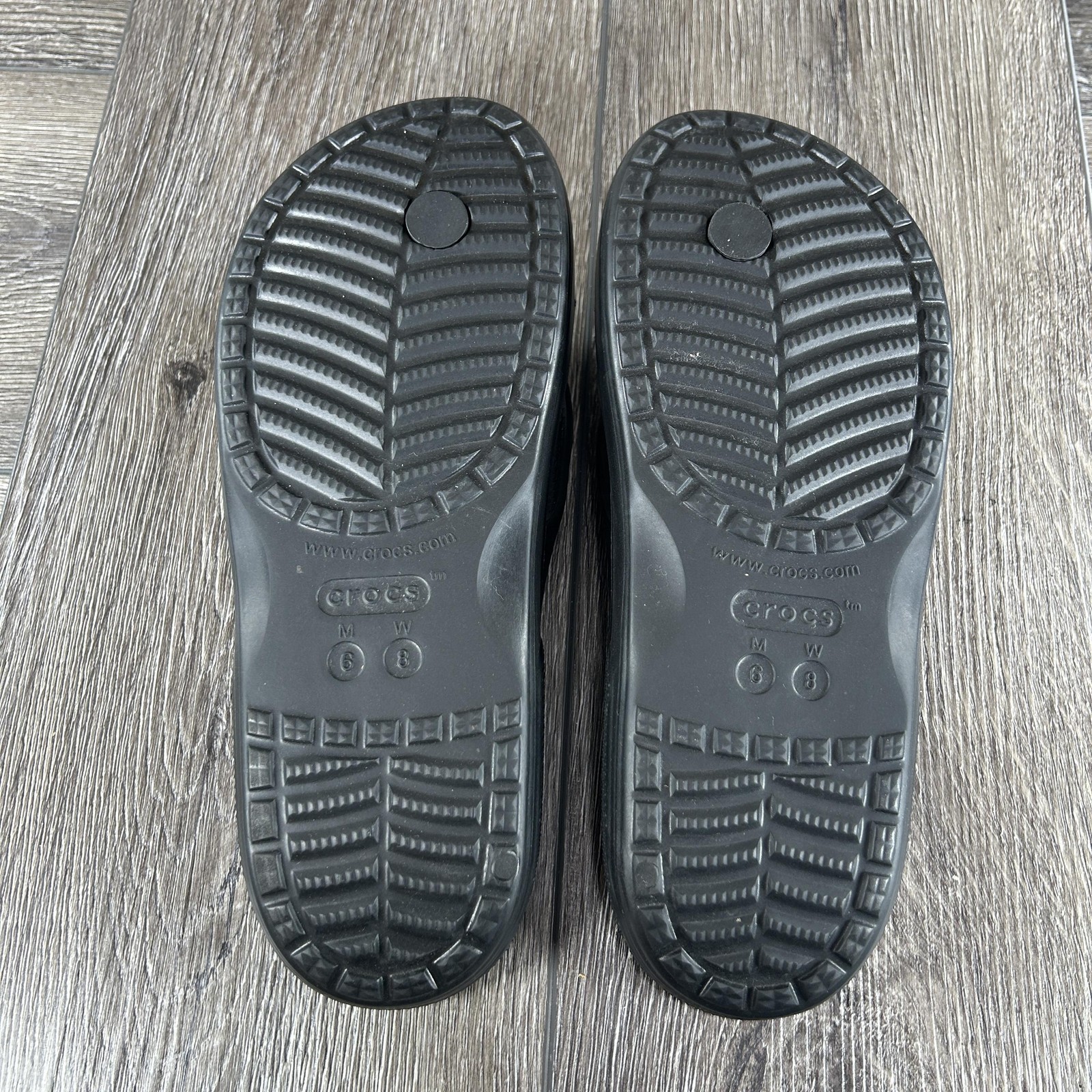 Crocs Sandals Womens Size 8 Black Flip Flops Thong Iconic Comfort M6 Croslite