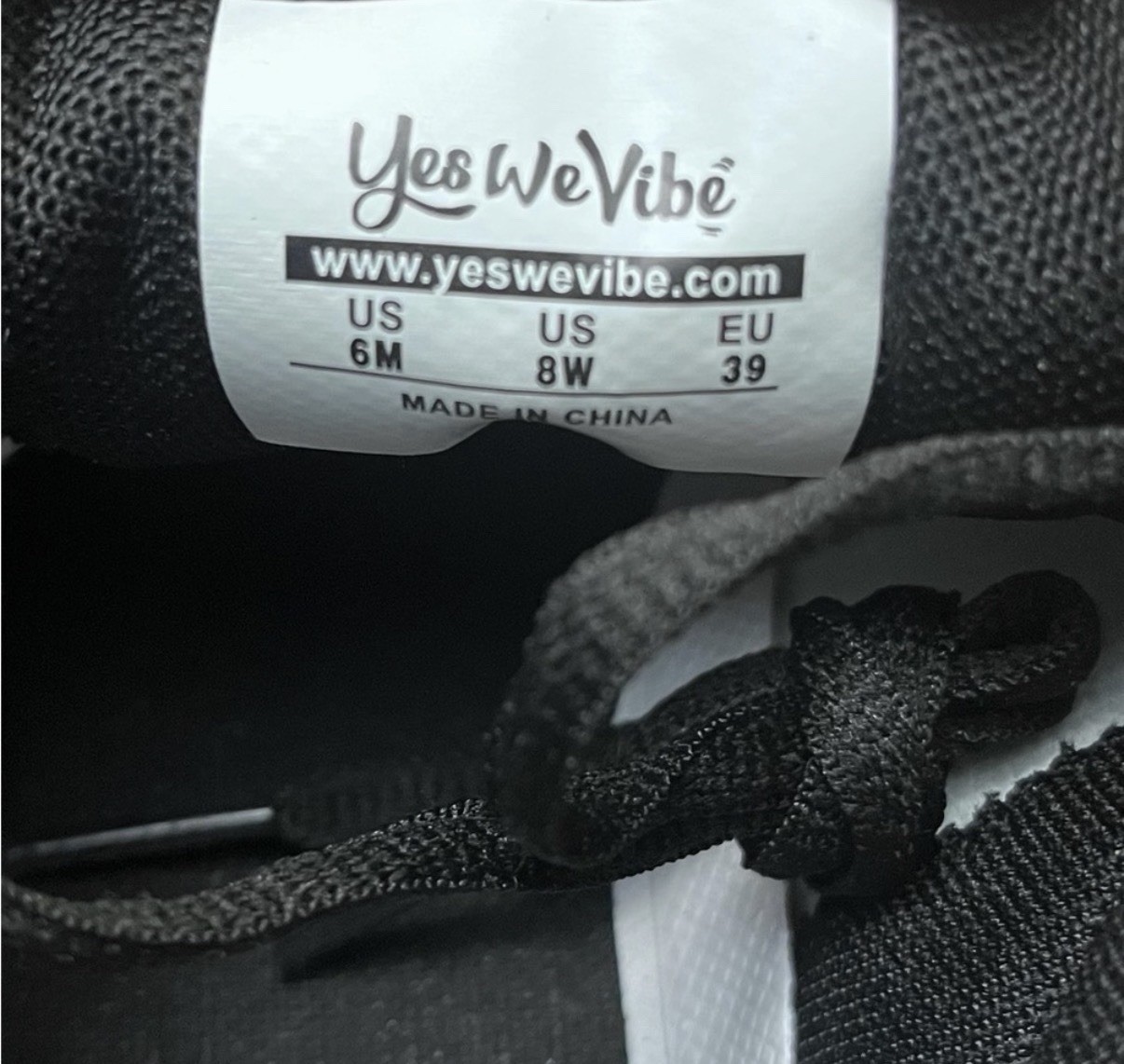 🆕 Yes We Vibe Women’s Black and Gold Athletic Shoes Size 8 Brand New